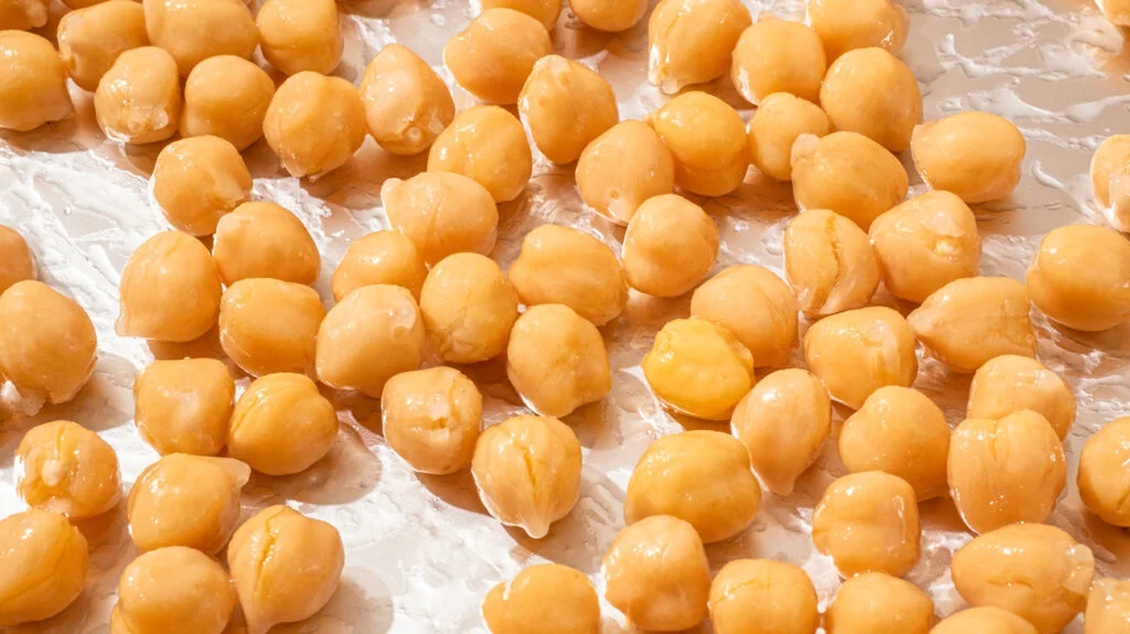 chickpea spreaded on a aluminium foil sheet