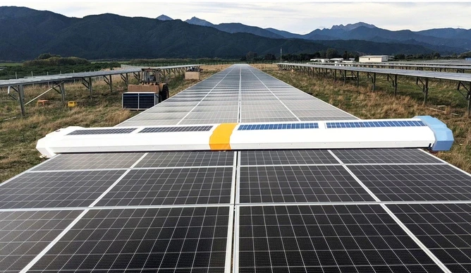 Robot de spalapre panouri fotovoltaice Robsys YTM Smart la cel mai bun pret din piata
