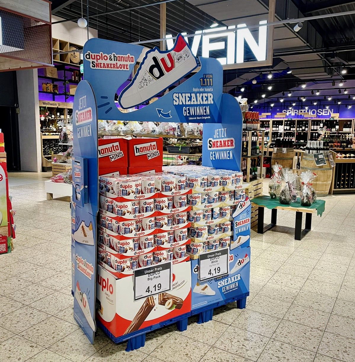 Concetrated triathlete grayscale