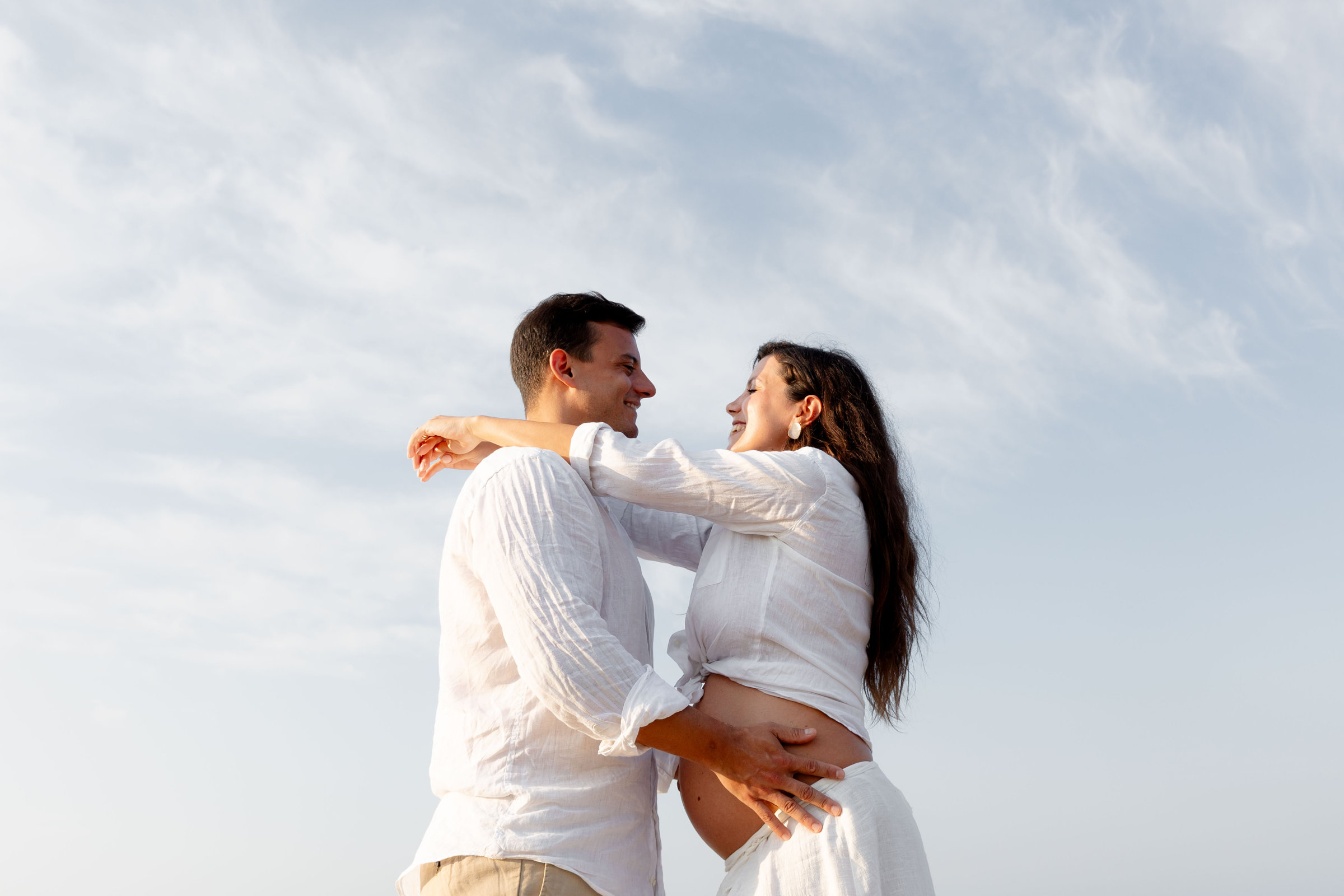 Sesión fotográfica de embarazo en la playa
