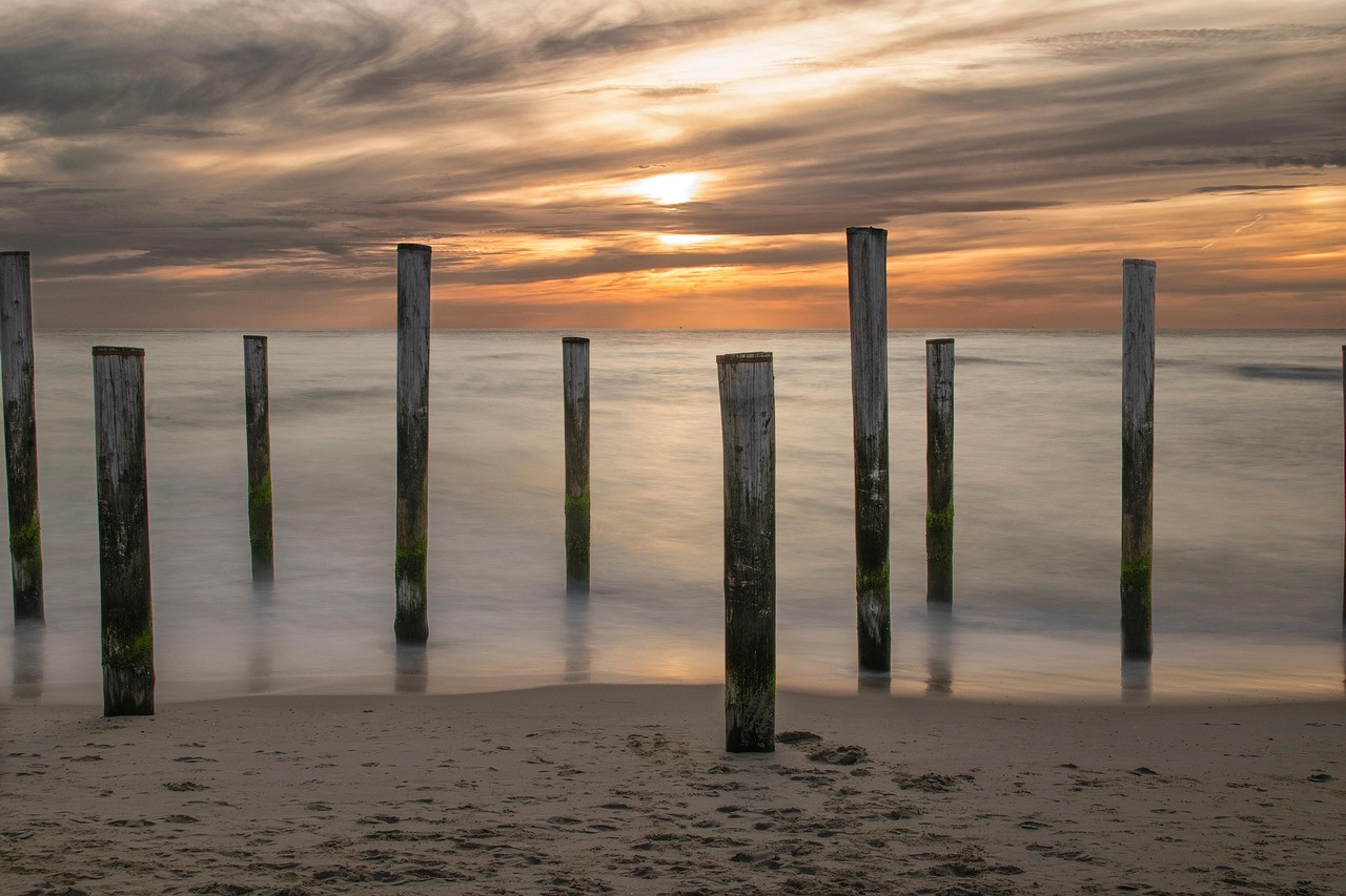 sea,-beach,-sand,-nature,-coast,-shore - gwoelders (pixabay)