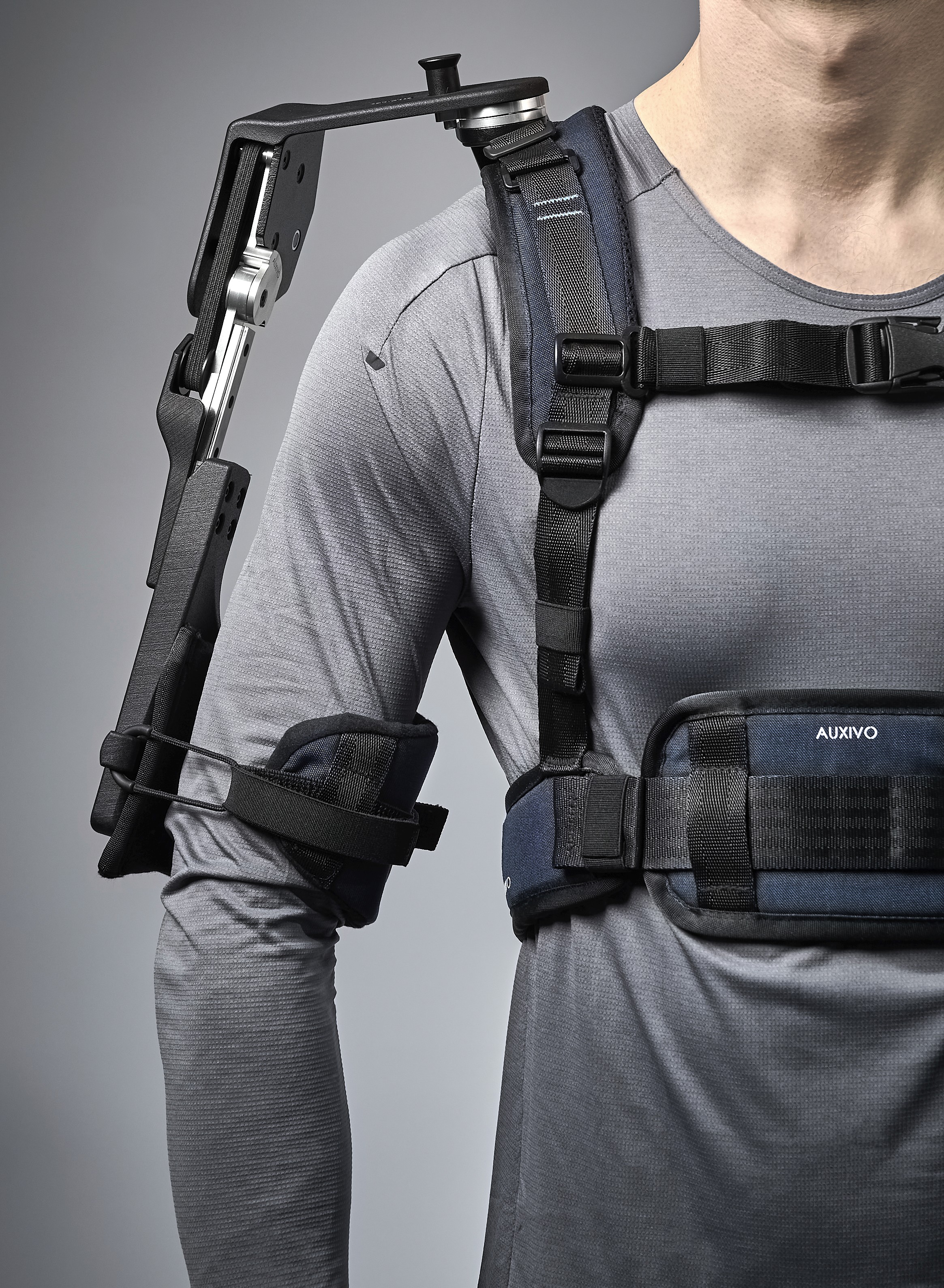 Front view of the harness and chest straps of the Auxivo DeltaSuit shoulder exoskeleton, ensuring a stable and comfortable fit for prolonged work.