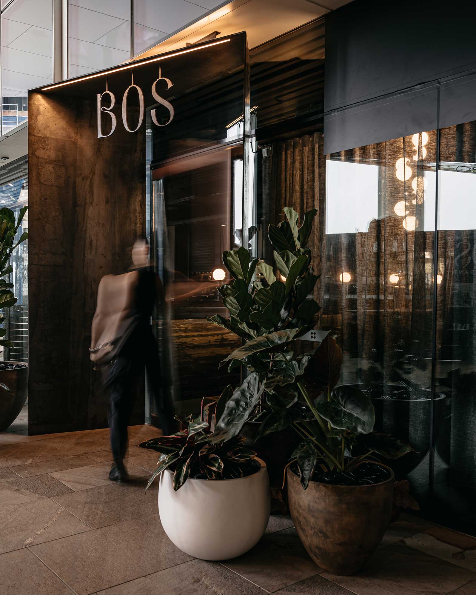 Bos Enterance signage