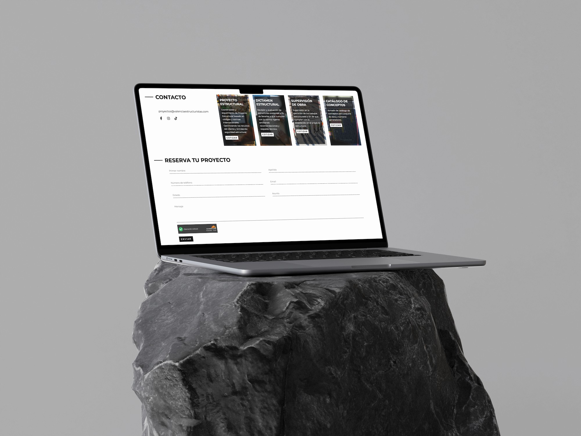 Valencia Estructuristas MacBook Pro Mockup