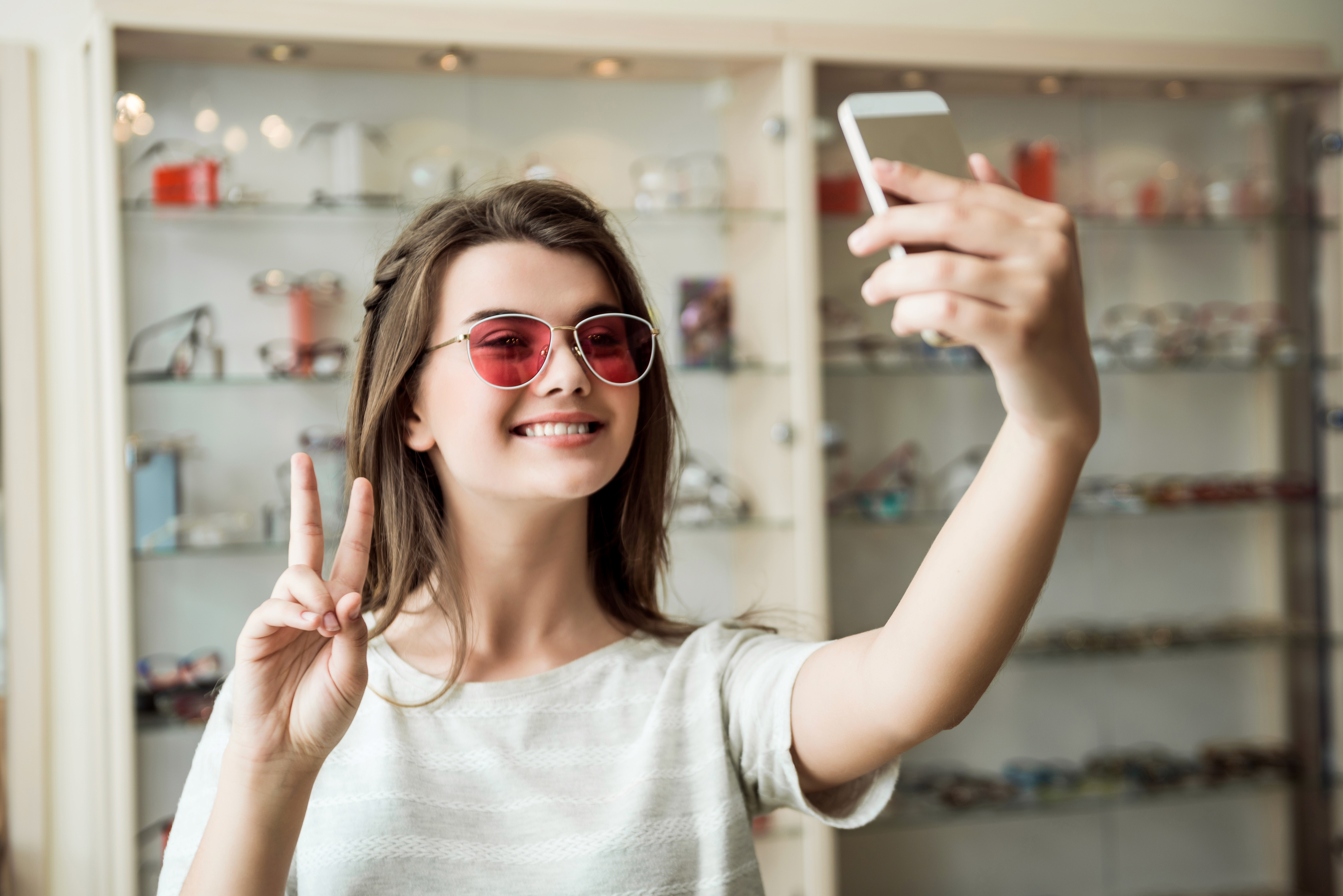Best AI Chatbot for Shopify Eyewear Stores