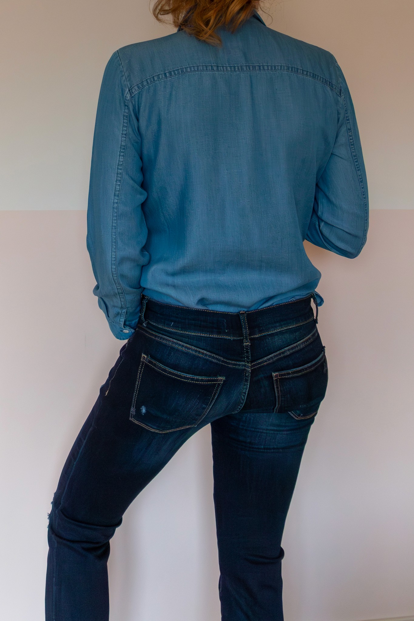 Chambray blouse Isabella Oliver, achteraanzicht, lichtblauw