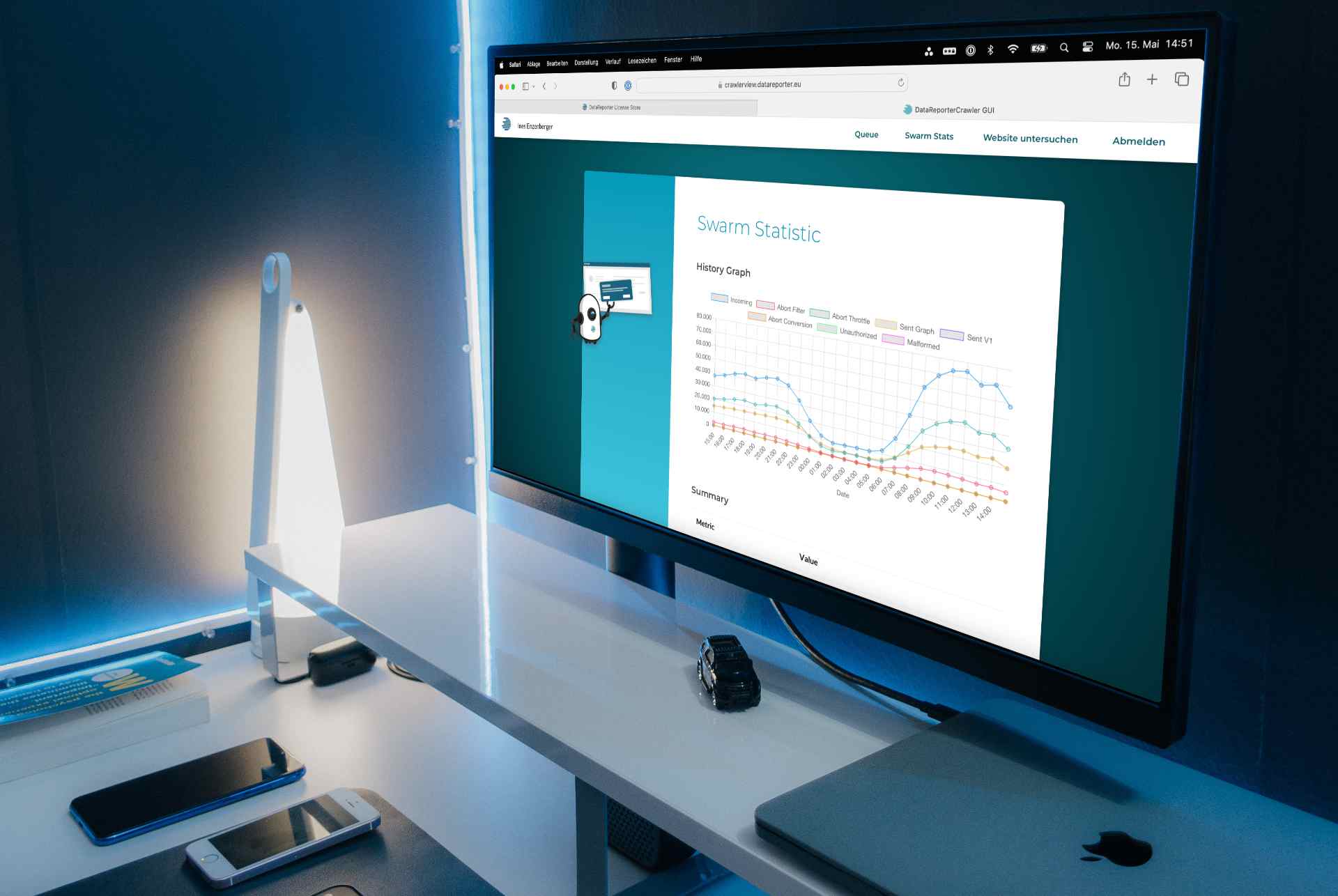 Crawler untersucht die Website, person beobachtet am Laptop