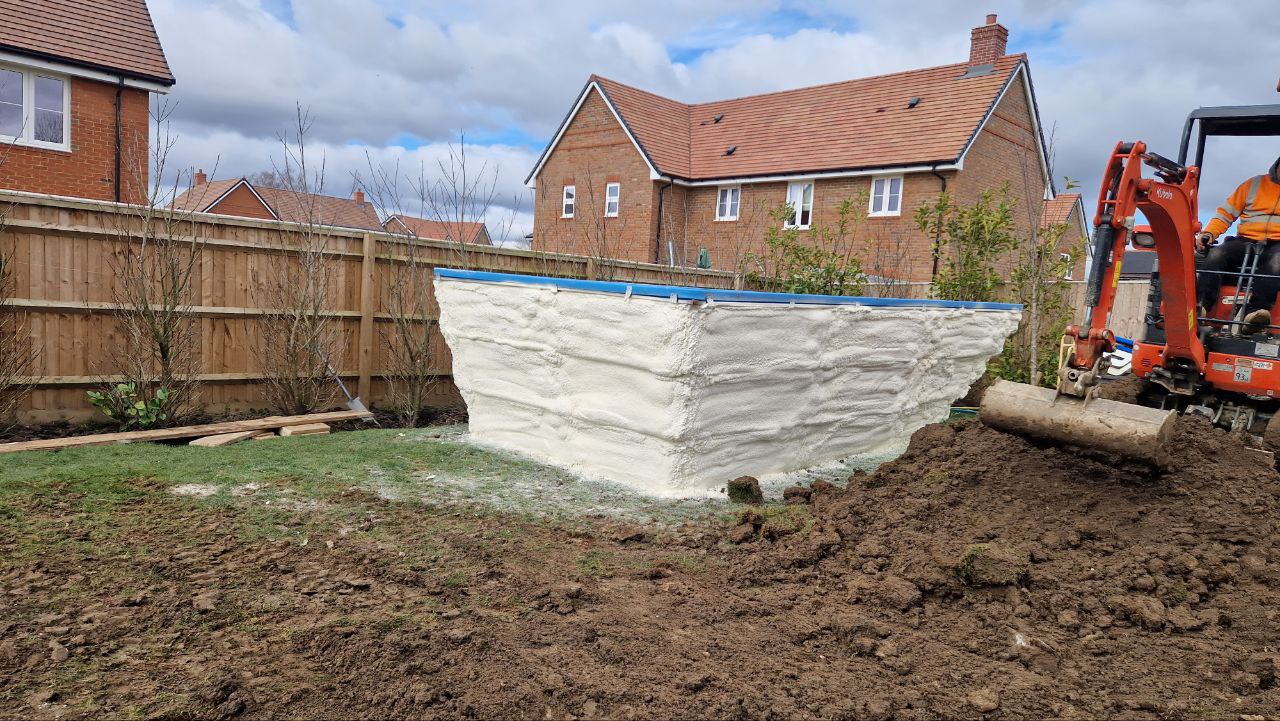 Insulated pool with closed-cell spray foam