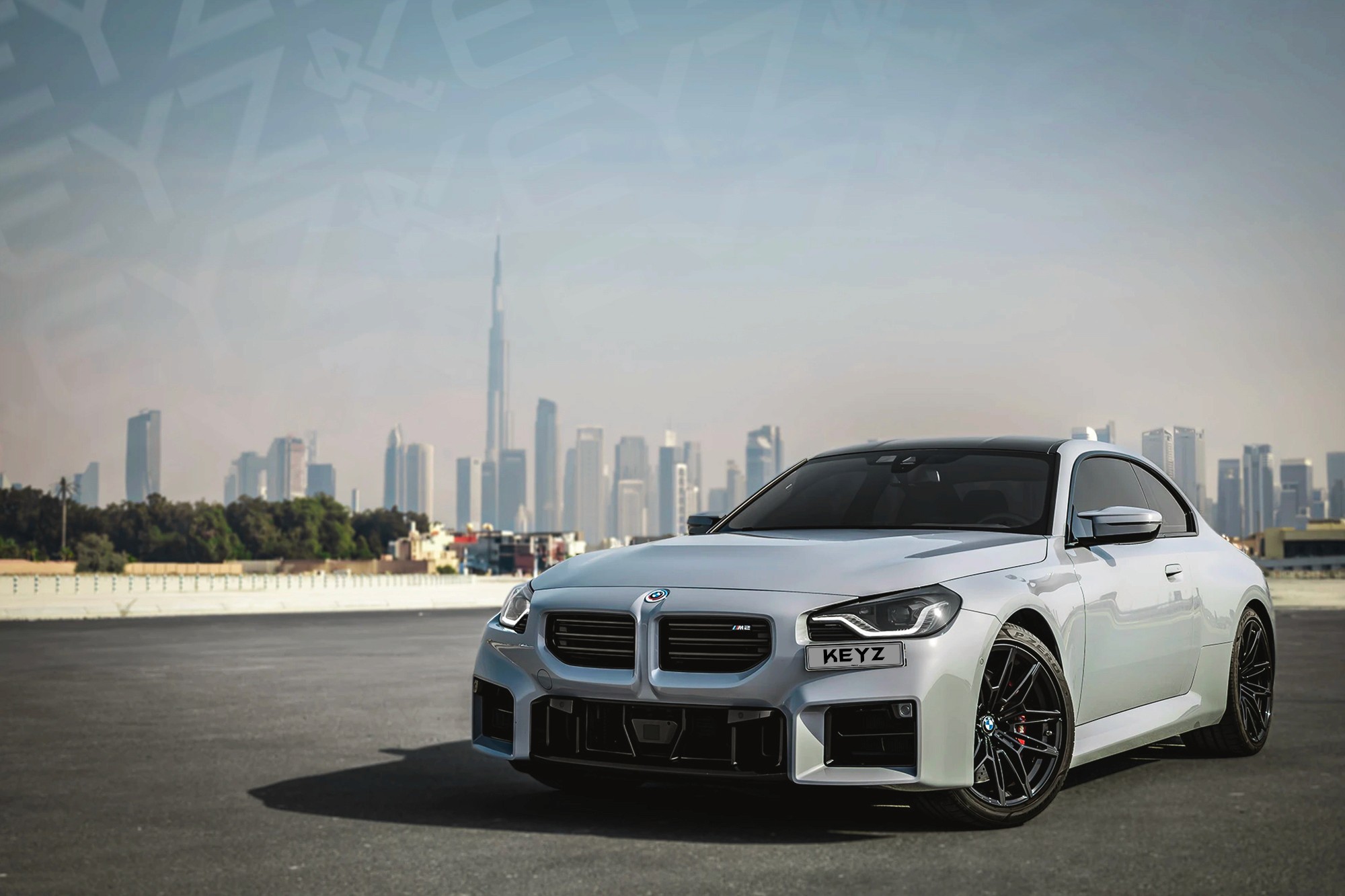 Vue extérieure BMW M2 Gris – Location Sportive à Dubaï | Keyz Rent