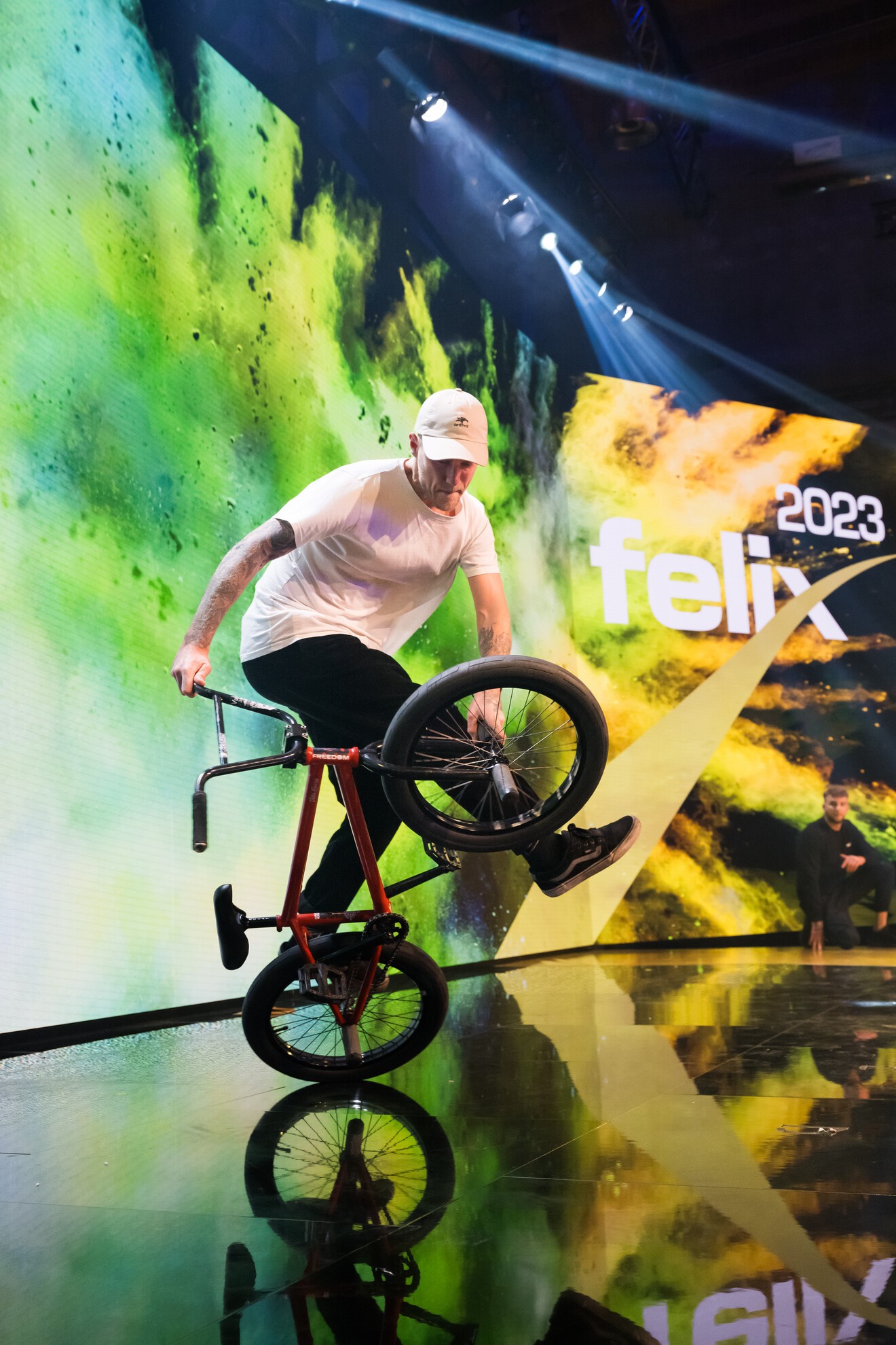 BMX-Sportler performance auf der Bühne