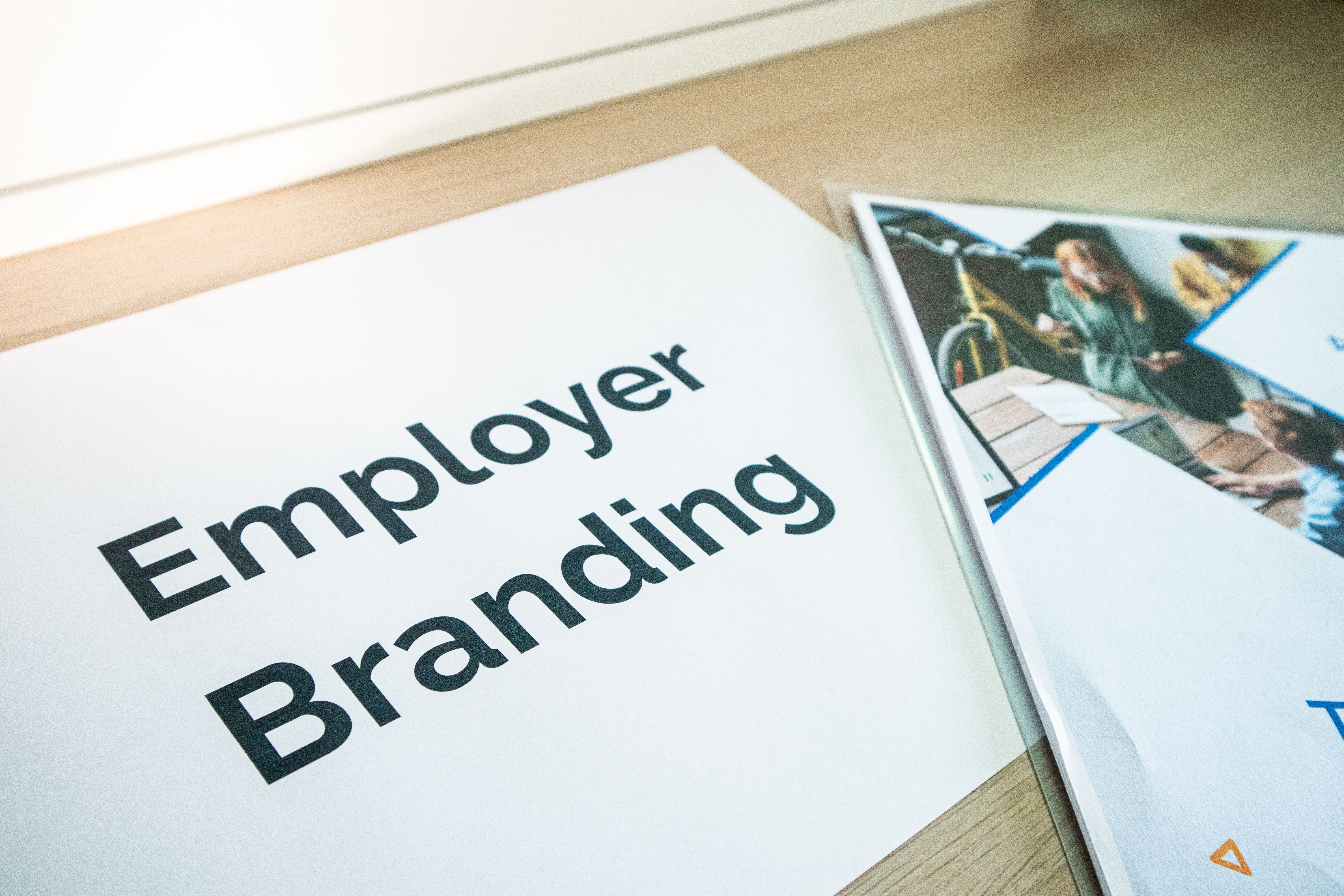 focus-on-employer-branding-with-documents-on-a-wooden-desk,-ideal-for-business-c - walls.io (pexels)
