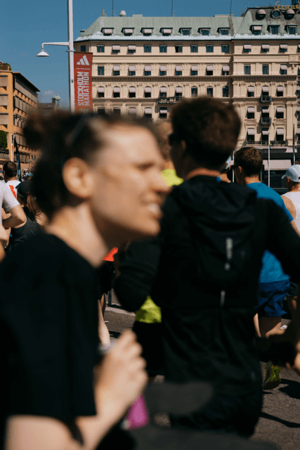 Squeezing through the crowded onlookers