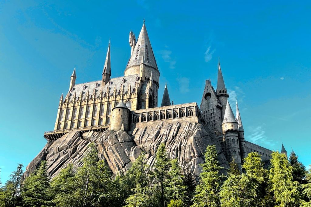 hogwarts castle, universal studios japan