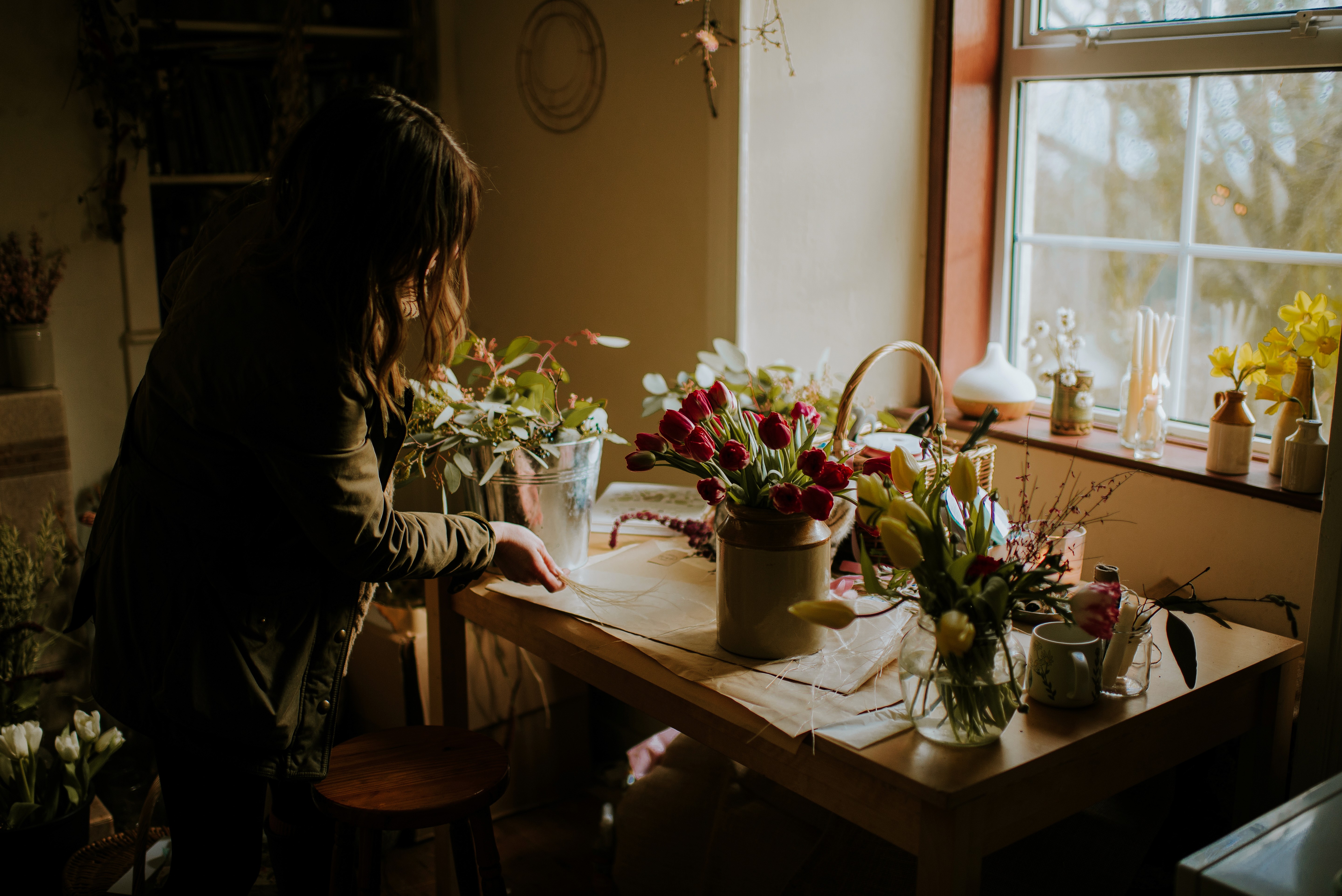 white umbrella on seashore