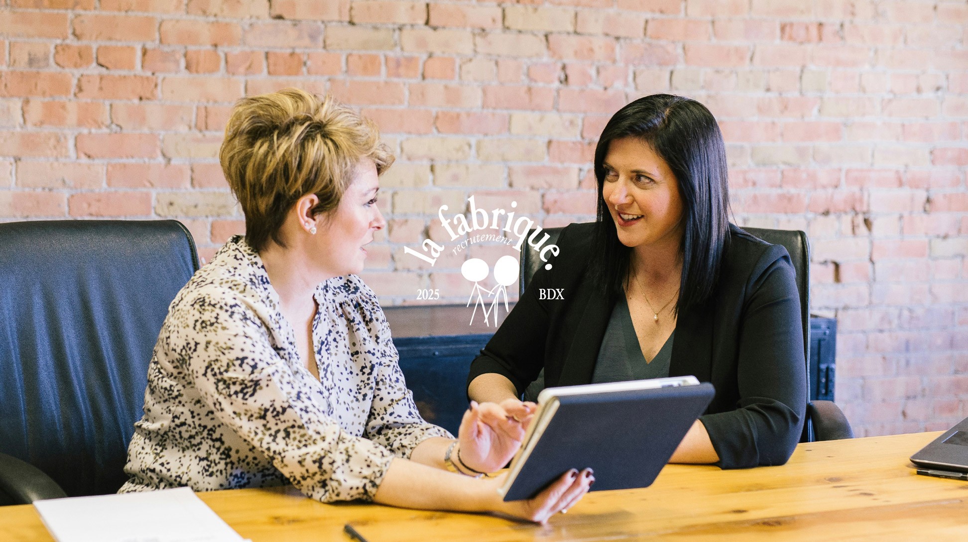 Entretien d'embauche + logo.