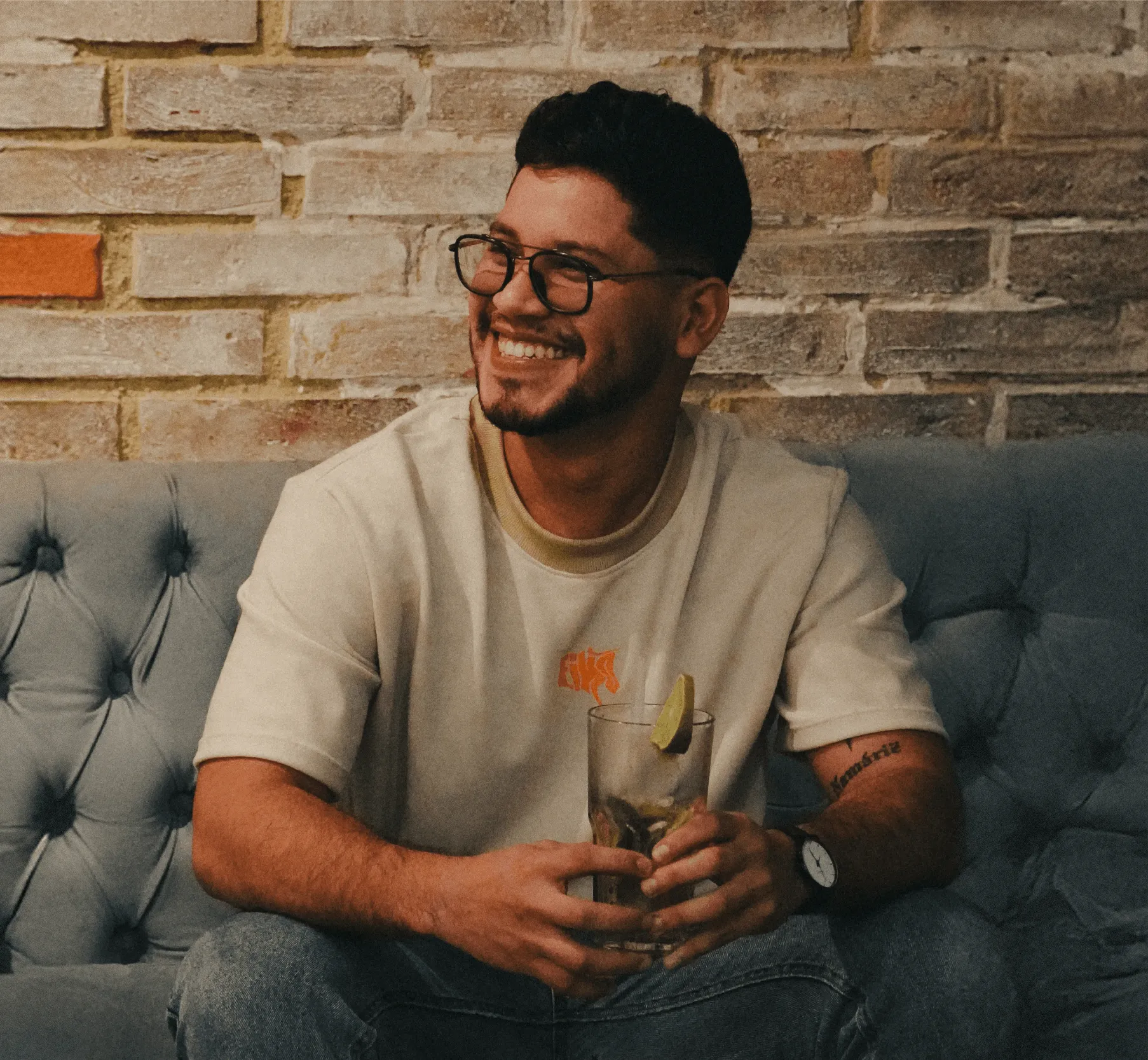 hombre con franela de eiko