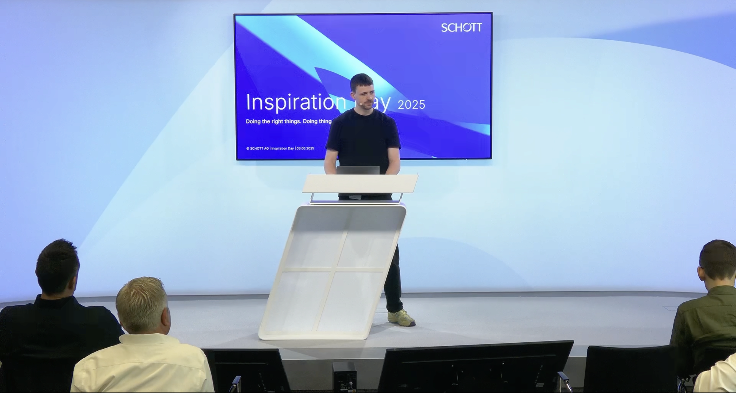 Nico Wohlgemuth auf der Bühne beim SCHOTT Inspiration Day
