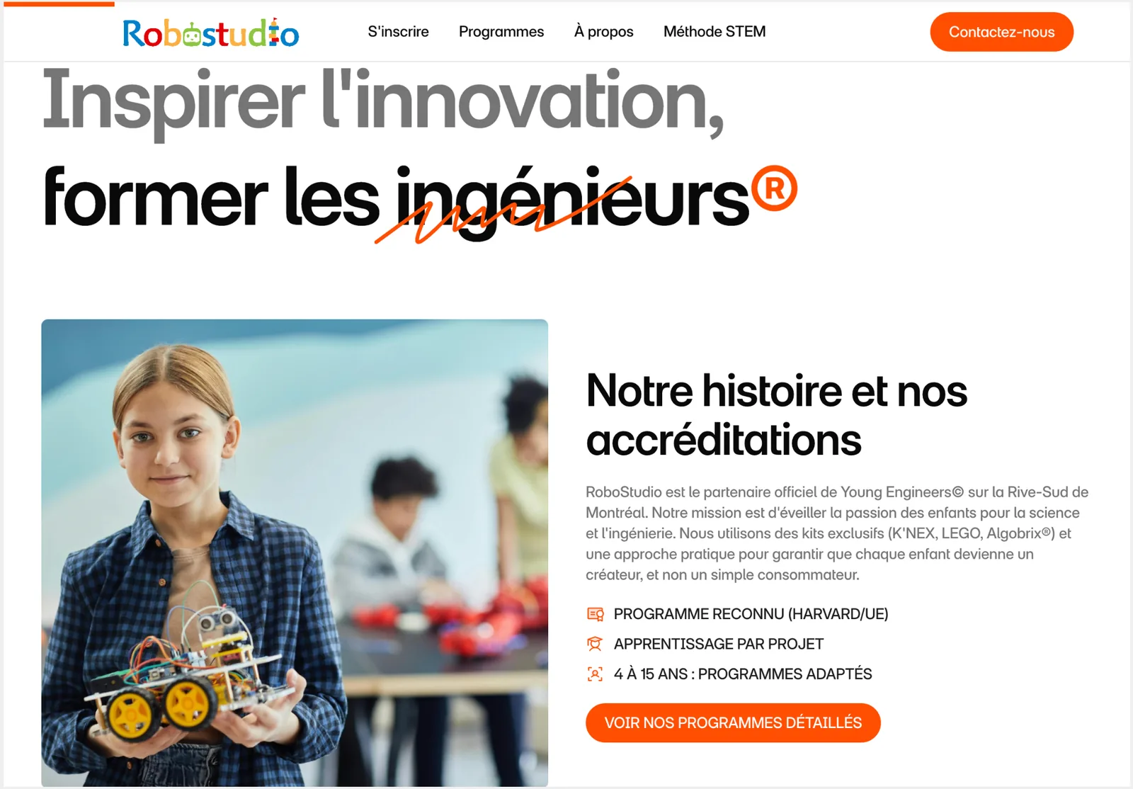 Enfant présentant un robot éducatif lors d’un atelier RoboStudio, programme STEM en robotique et ingénierie pour enfants de 4 à 15 ans sur la Rive-Sud de Montréal.