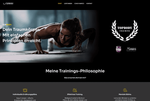 Frau macht Liegestütze. Fitness und Gesundheit. TOPBODY-Coaching Website.