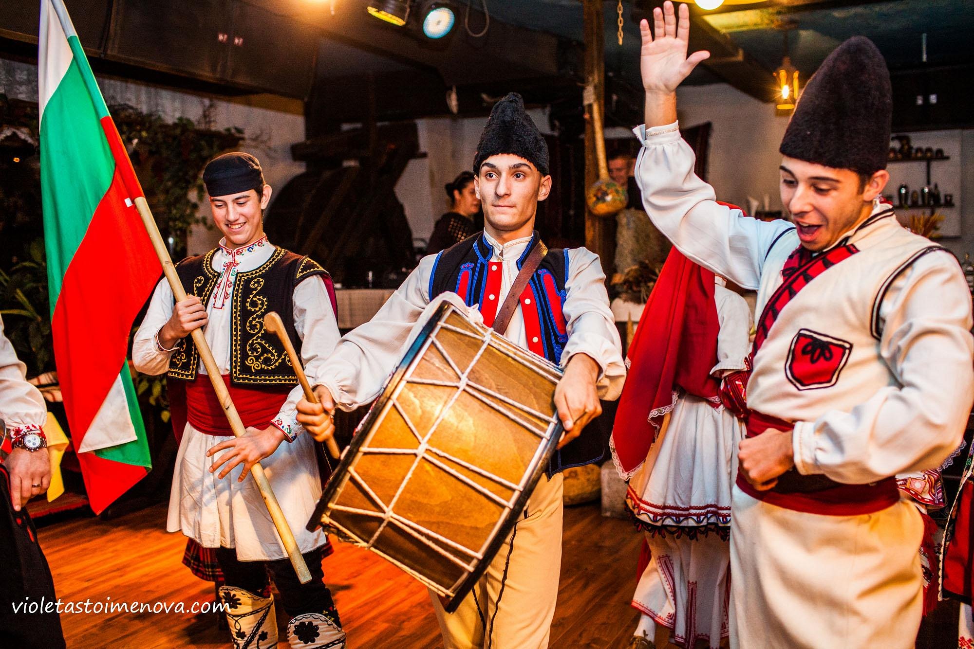 Chevermeto playing songs