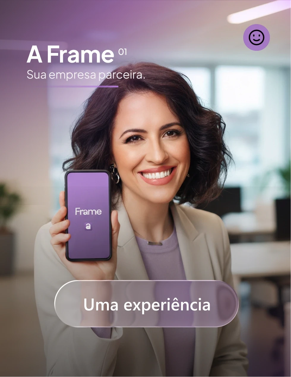 Empresária segurando celular com logo da Frame. Texto "Frame, sua empresa parceira".