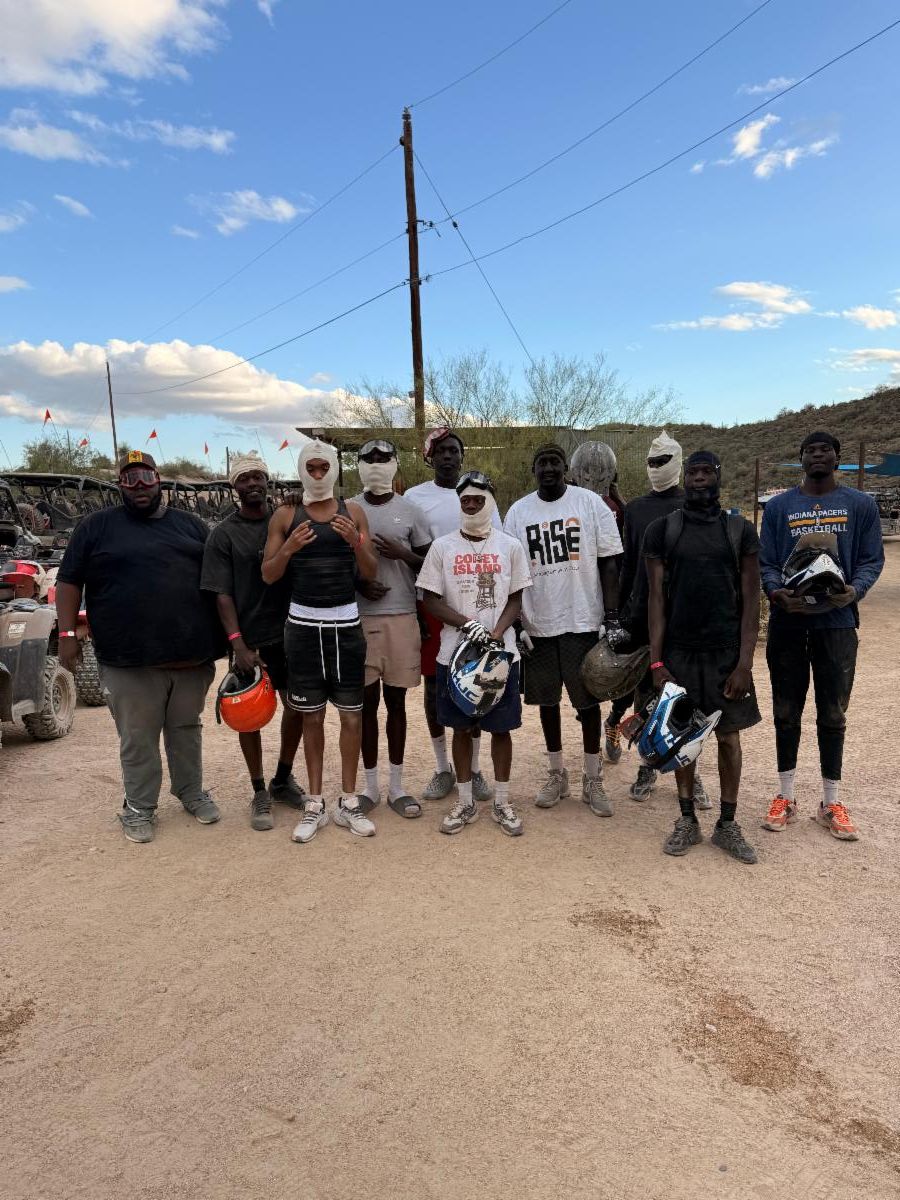 ROSS Leaders alumni visiting students in Phoenix