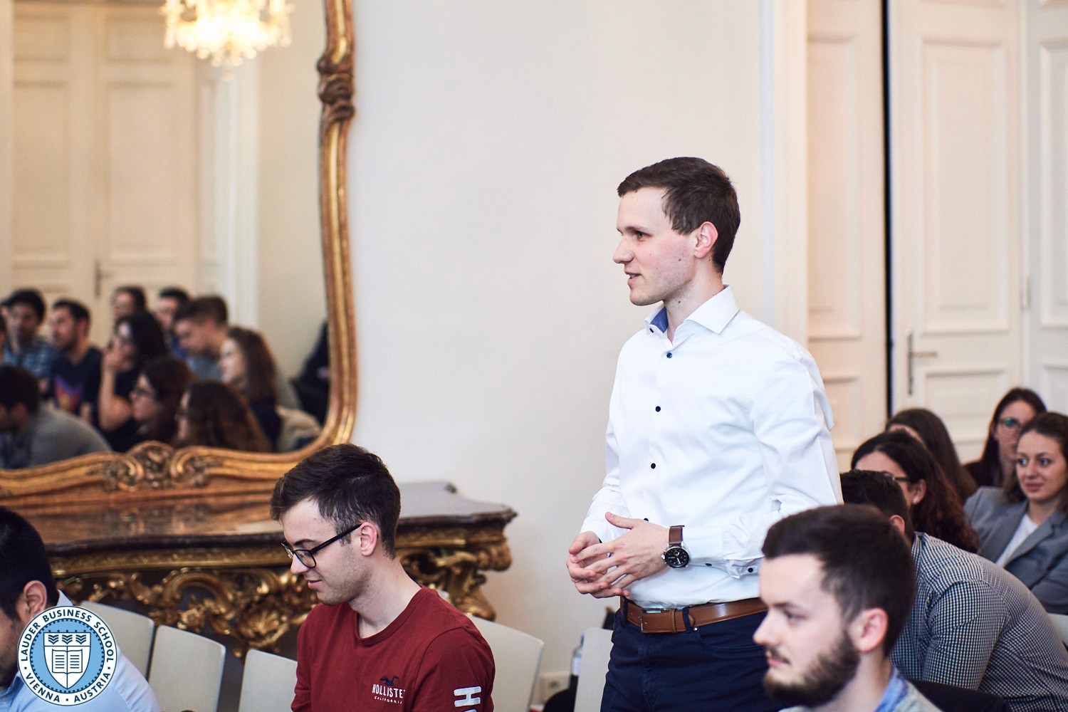 LBS students interacting with Dkfm. Dr. Claus J. Raidl , President of the National Bank of Austria (OeNB - Oesterreichische Nationalbank)