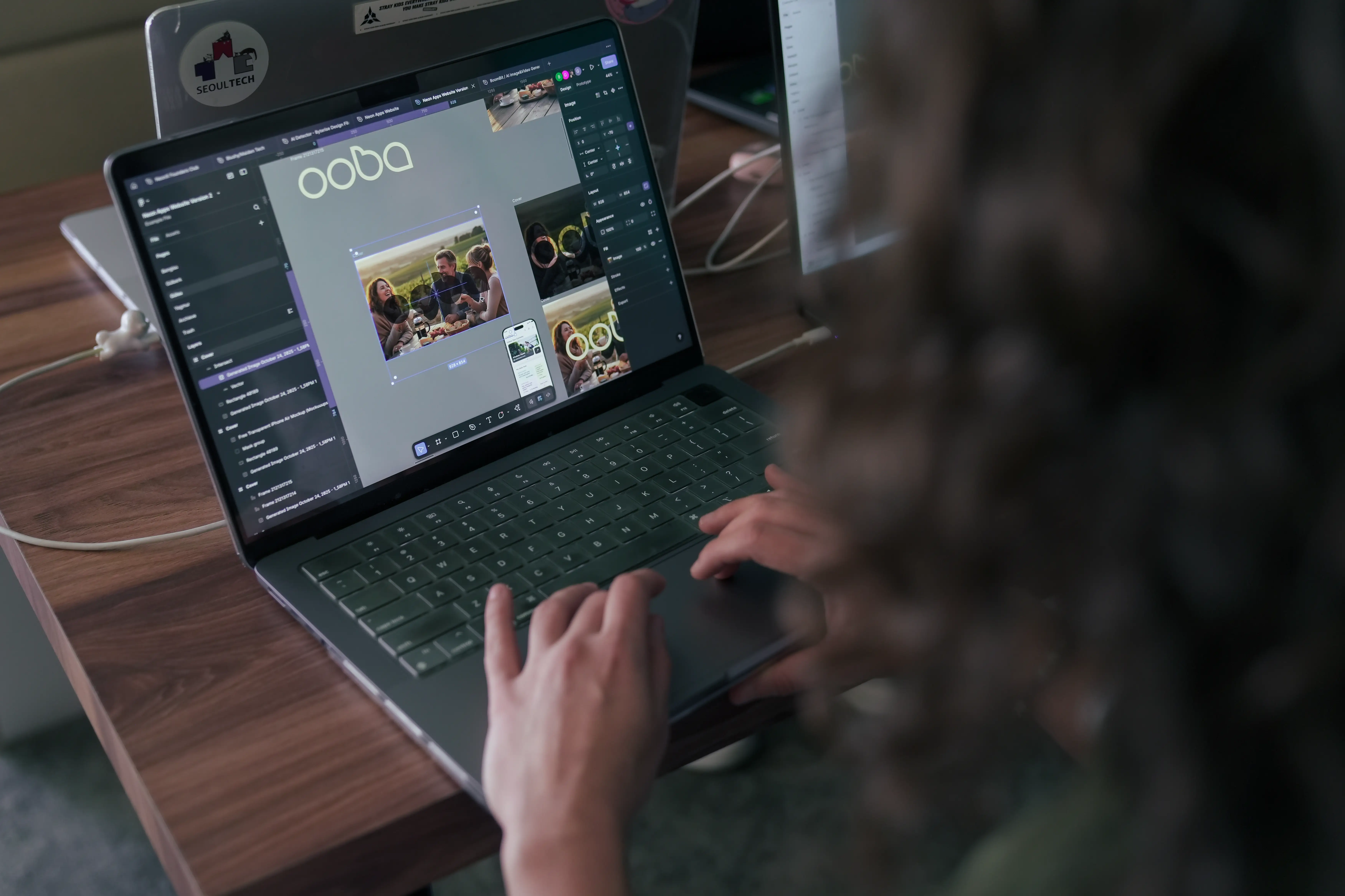 Neon Apps working on interactive travel content and real-time navigation features.