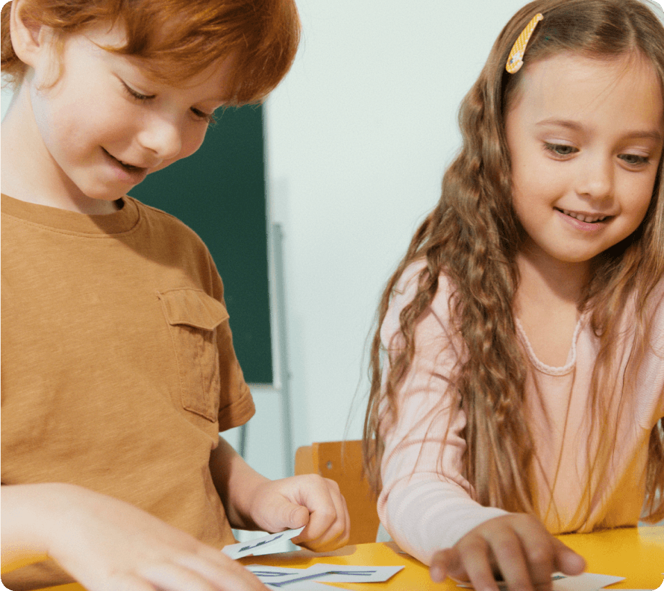 Dzieci bawiące się w szkole Promitis opinie