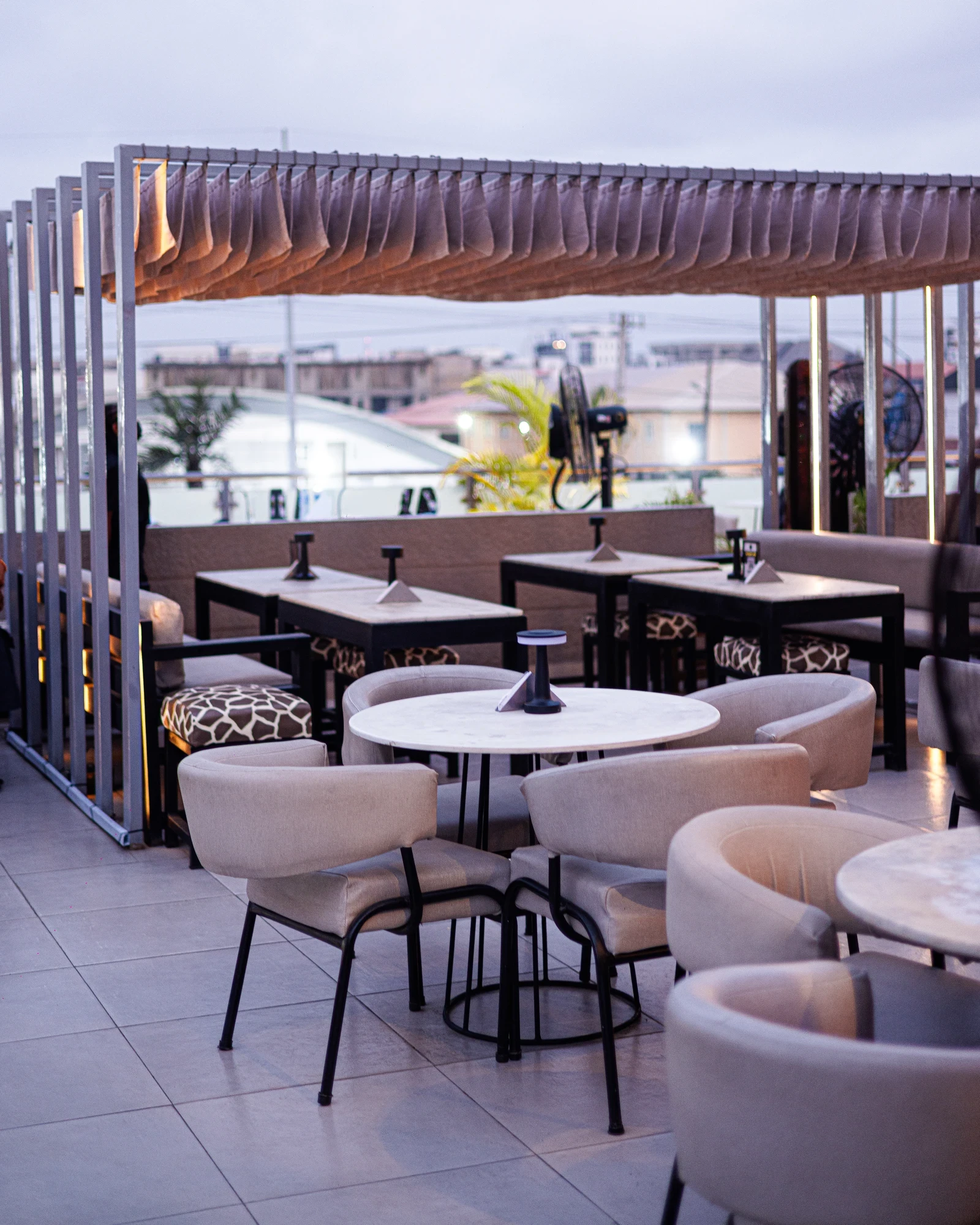 N0.5 evening elegant Rooftop ambiance