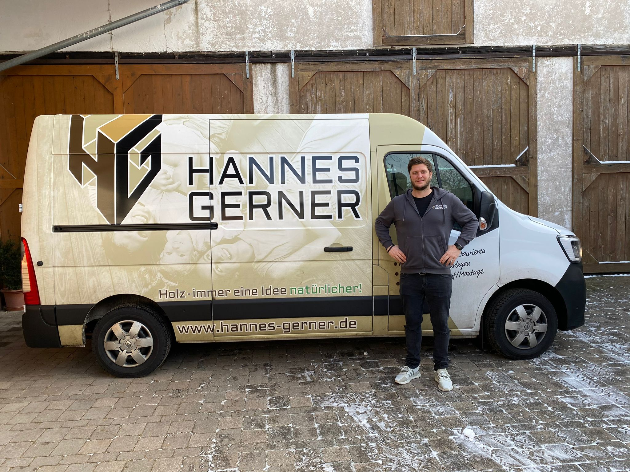 Hannes Gerner mit Auto