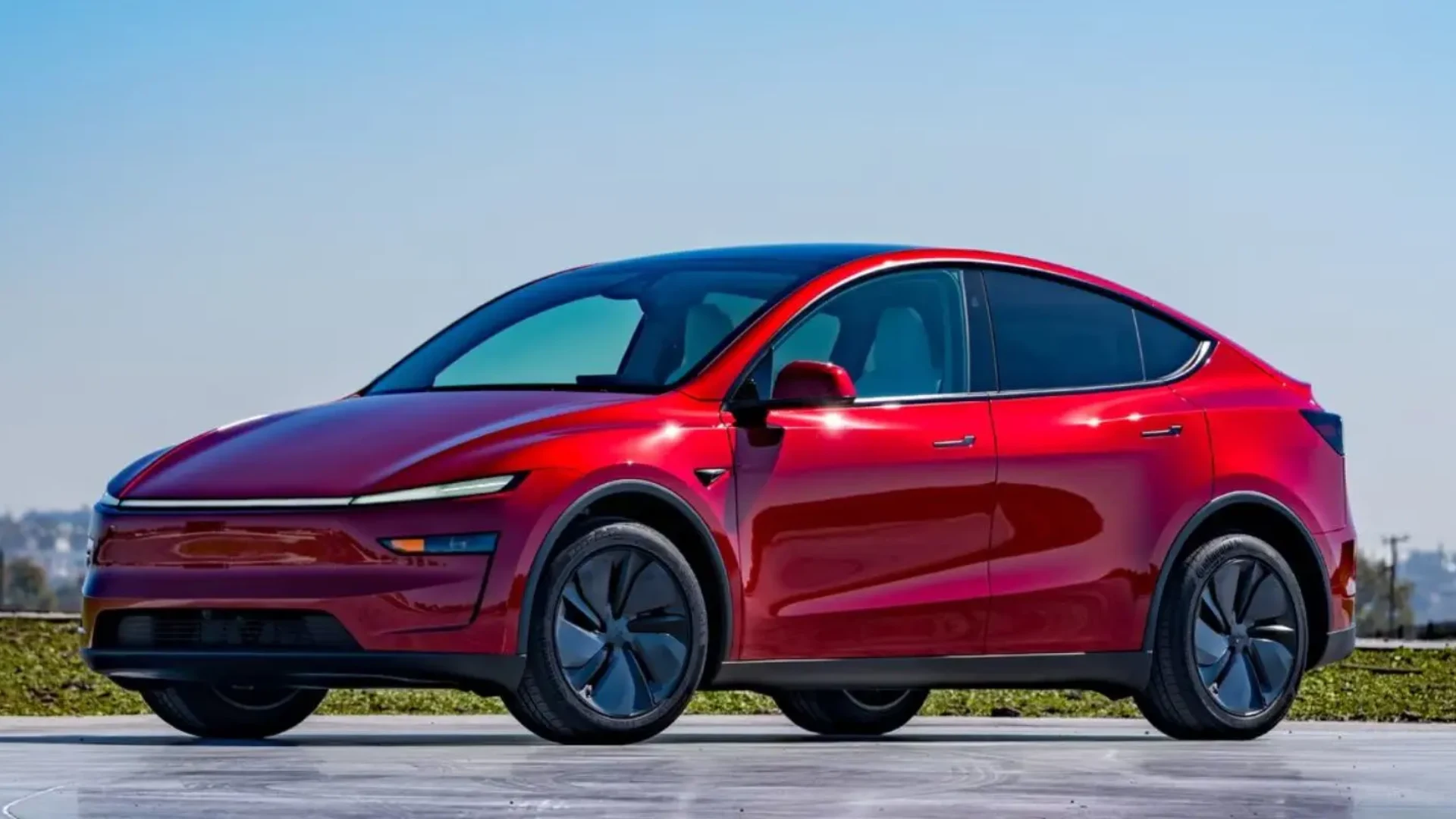 Tesla Model Y vs Toyota RAV4 Hybrid 2026