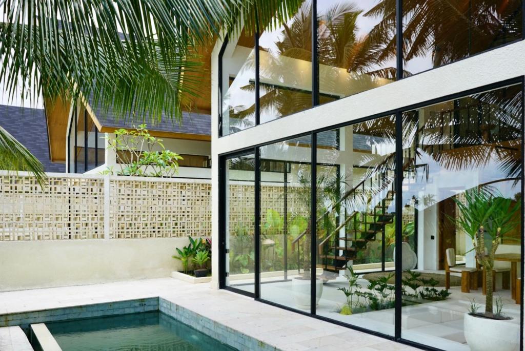 2-bedroom villa in Ubud with jungle and rice field views, offered on a freehold title