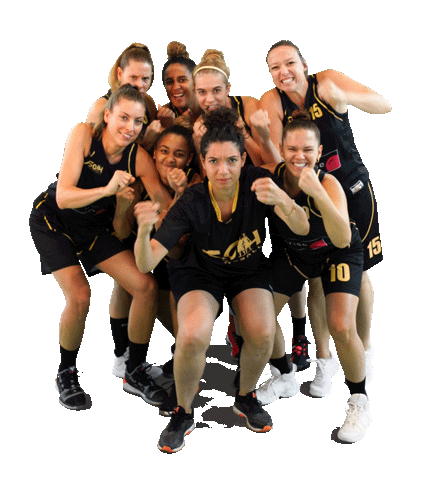 Groupe de joueuses de basketball en uniforme noir, prêtes pour l'action, poings levés.