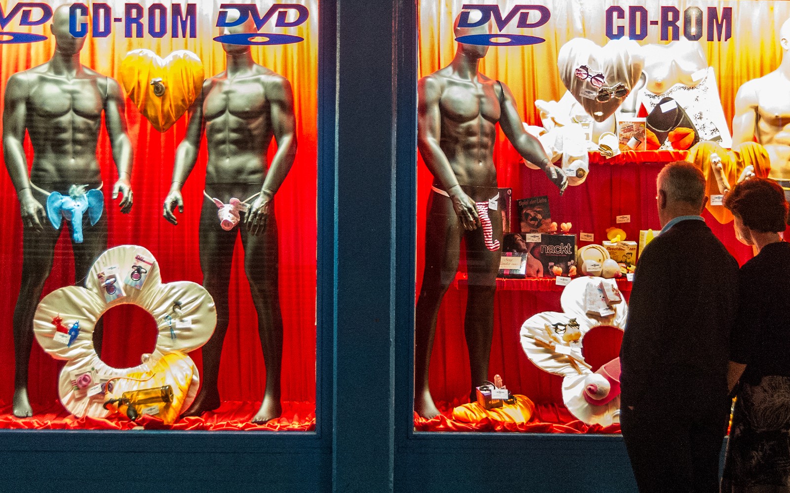 Storefront display with mannequins in lingerie, St. Pauli, Hamburg, for adult tour.