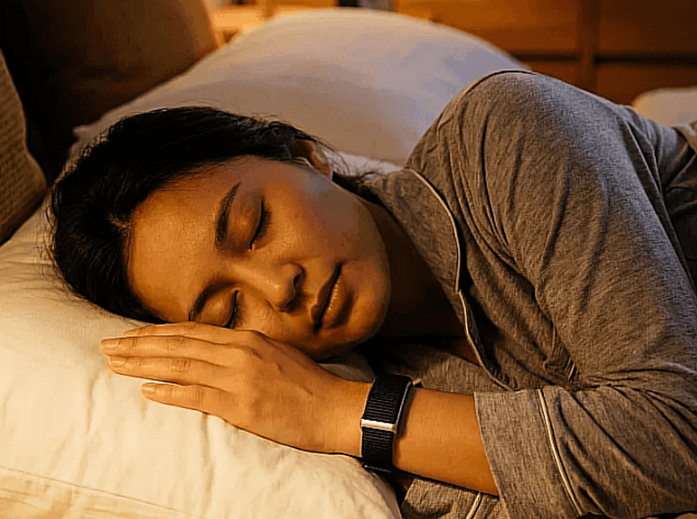 Smart Rings vs Smartwatches: Which is Better for Sleep Tracking
