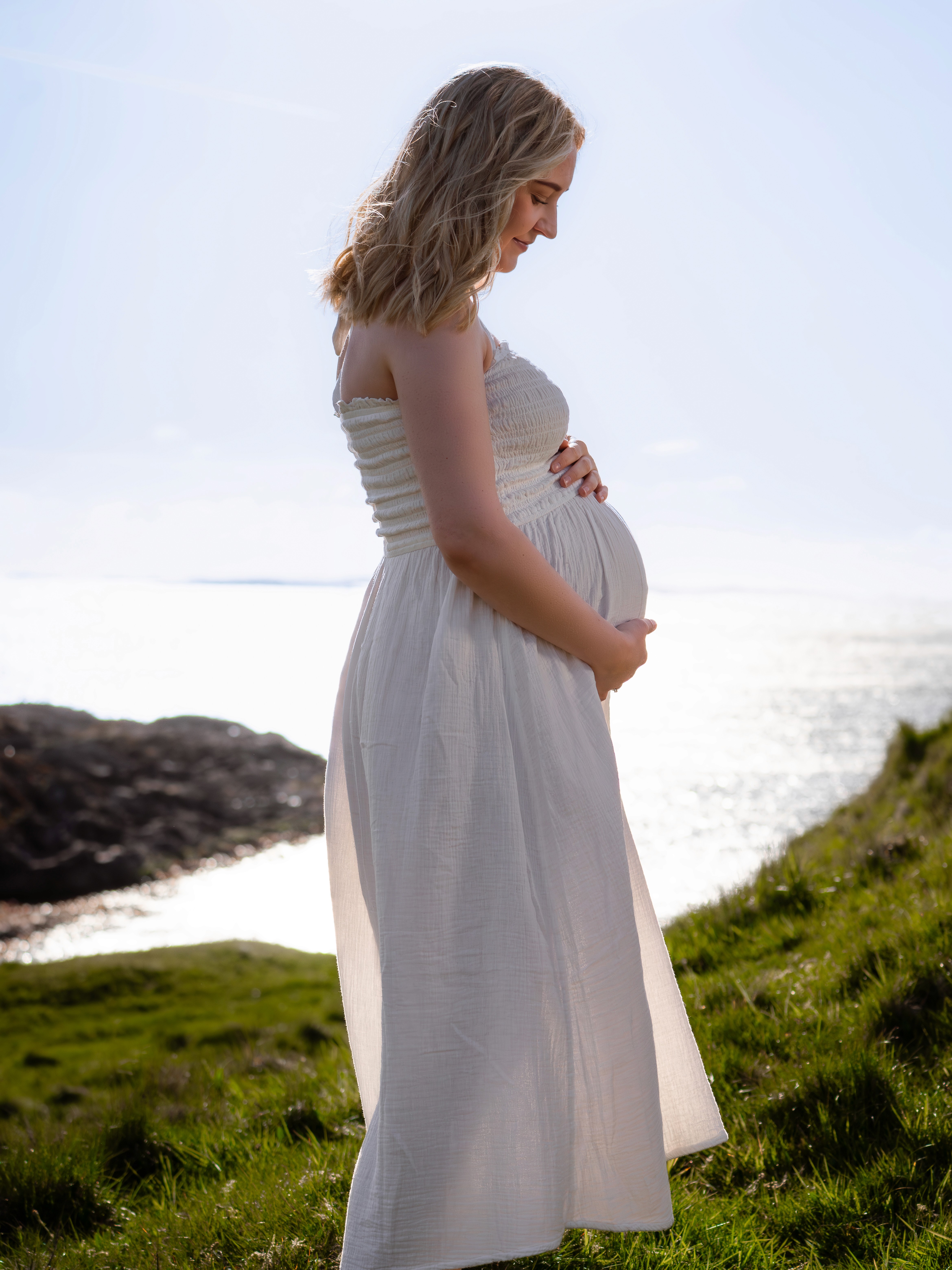 Gravidportrett i Haugesund. Dokumentarisk stil som fanger forventning og nærhet.