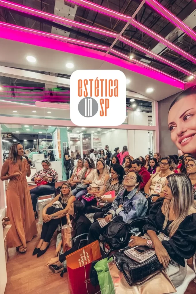 Giovana Cervelini palestrando no evento Estética in SP