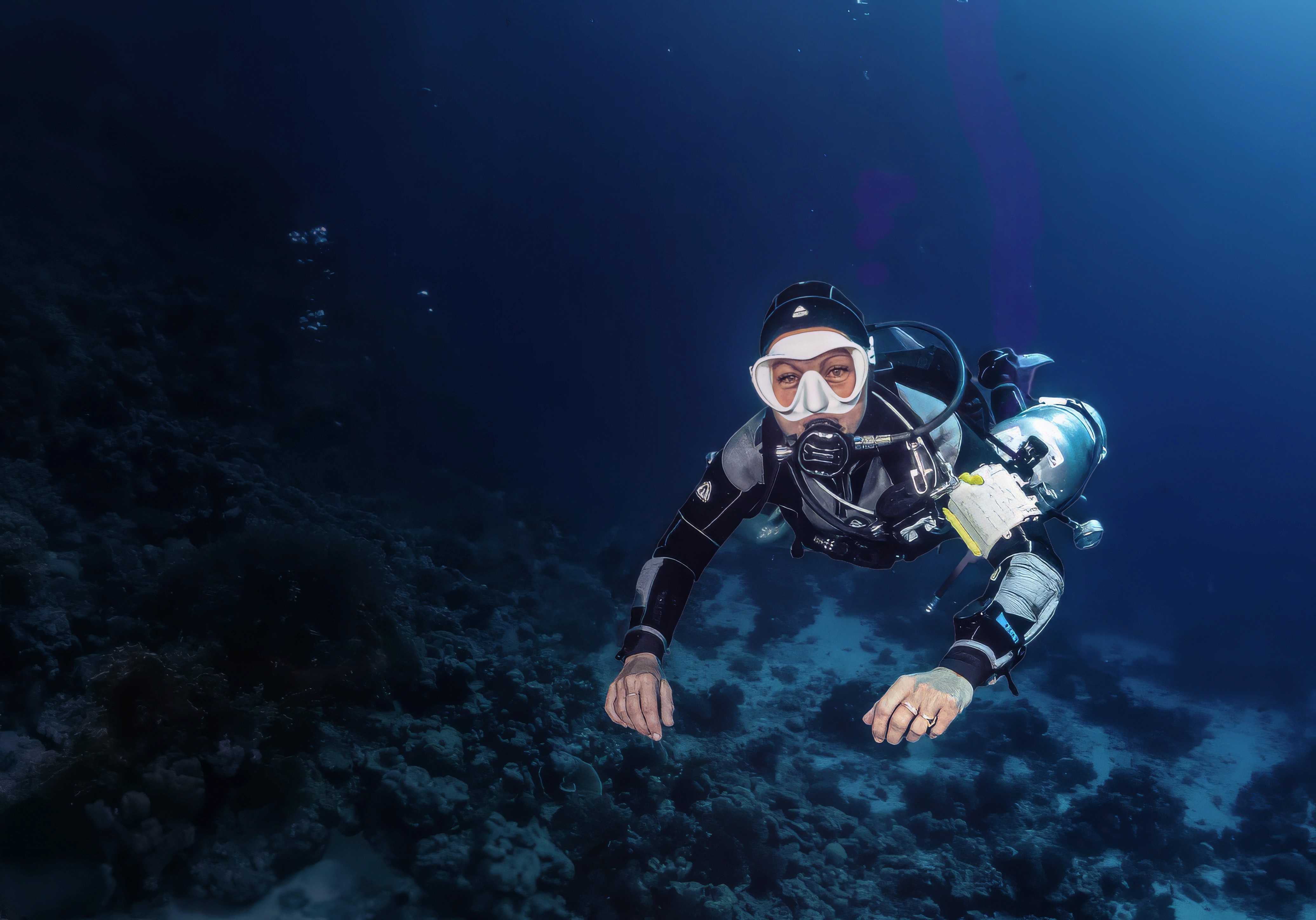 Dynamic picture of a cyclist riding downhill
