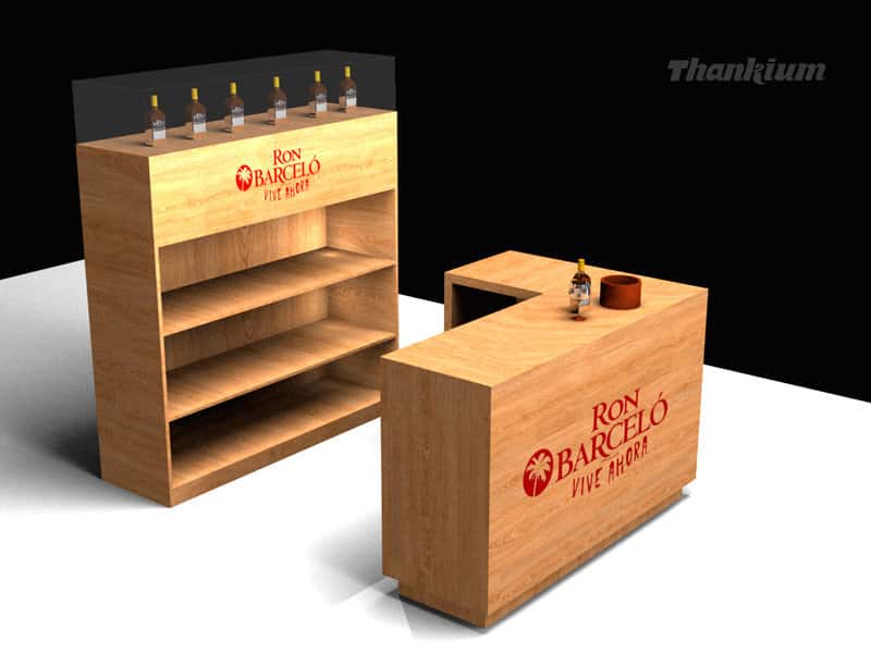 Mueble de madera Ron Barceló con botellas y logo destacando "Vive Ahora".