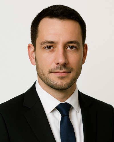 Portrait of Oliver Bennett