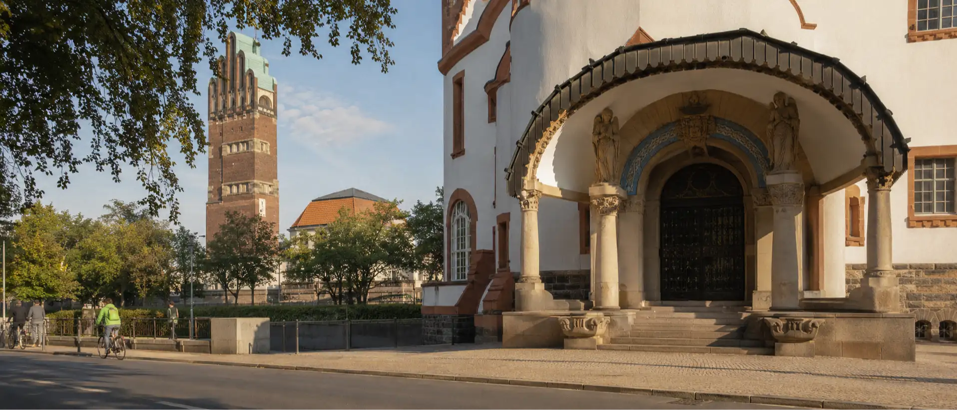 Darmstädter Mathildenhöhe mit Hochzeitsturm, Symbolbild für Pflegemarkt Darmstadt