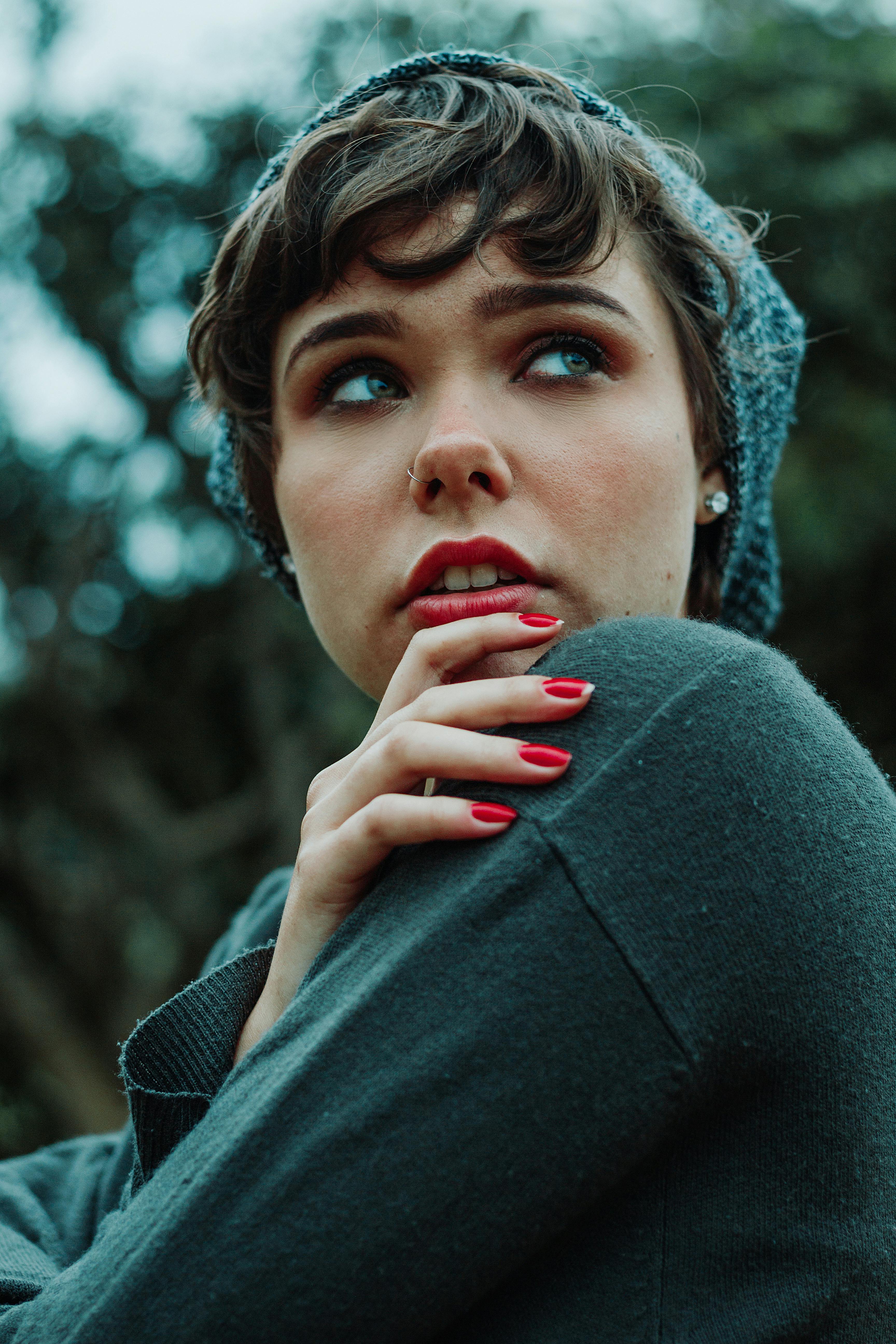 Profile image of LinkedPhone customer caucasian woman with short light brown hair looking over her shoulder