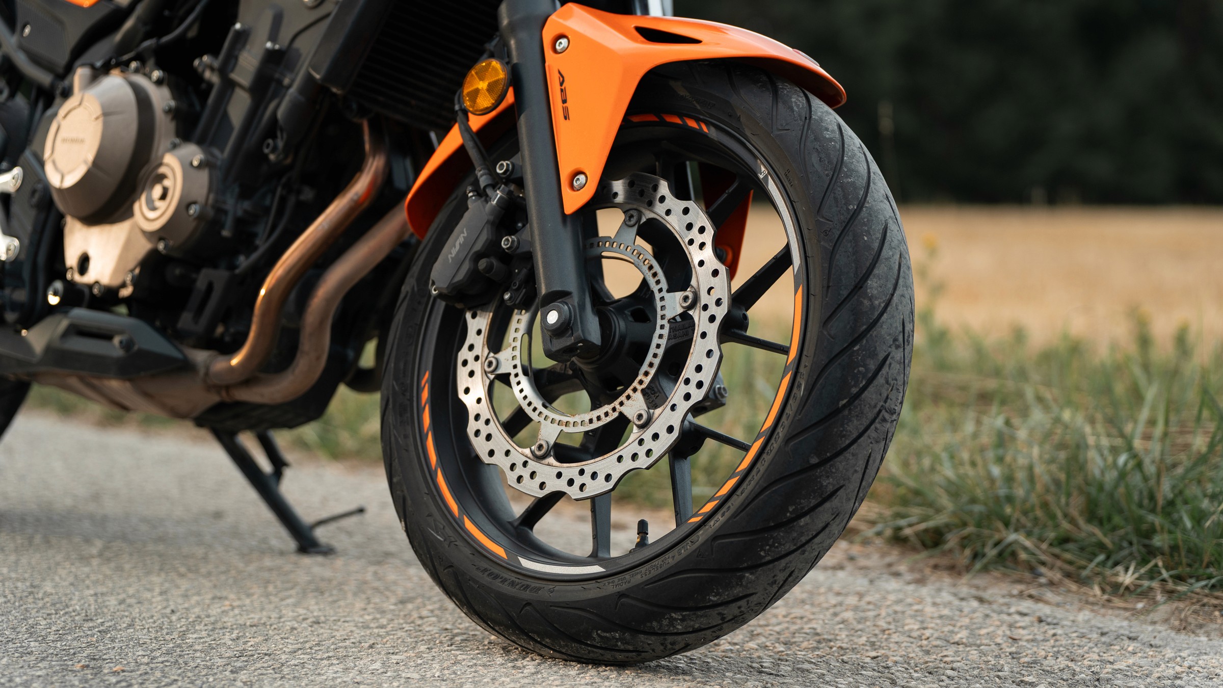 Honda CB500F Seitenansicht – leichtes und gut kontrollierbares Motorrad für die A2-Ausbildung.