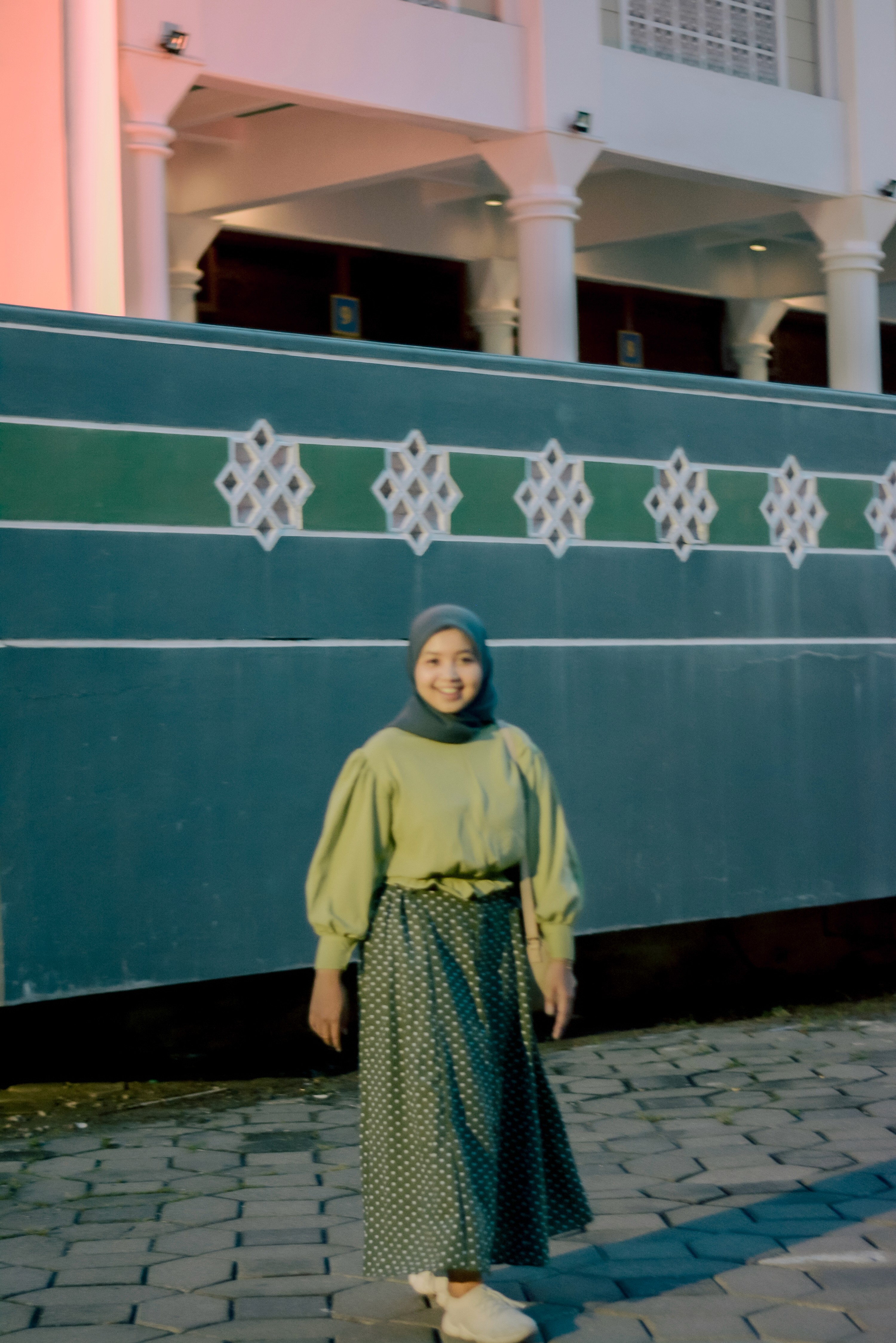 Lintang at Masjid Al-Akbar Surabaya