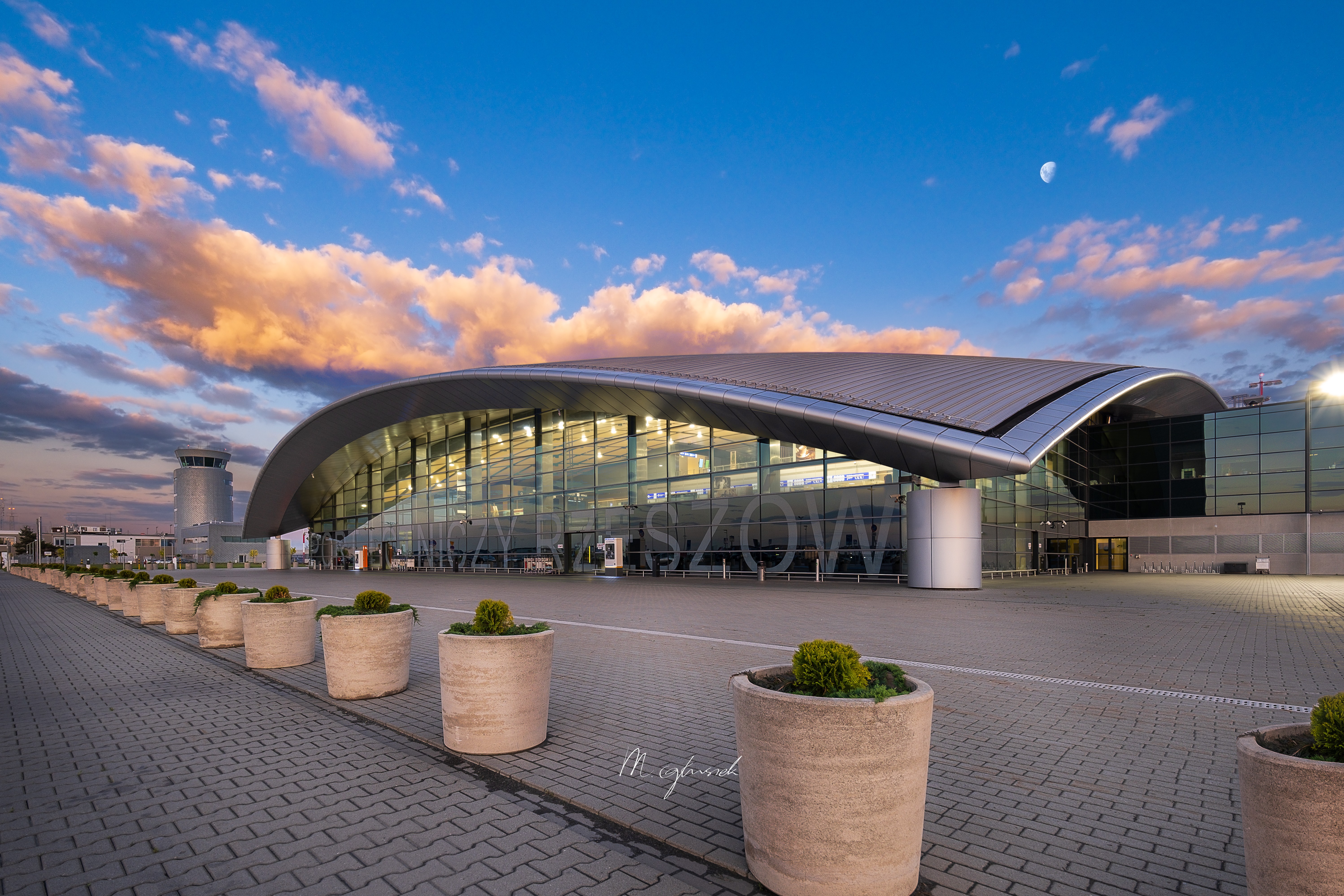 Rzeszowski Terminal, autor Mateusz Głuszek, Jasionka k. Rzeszowa, woj. podkarpackie