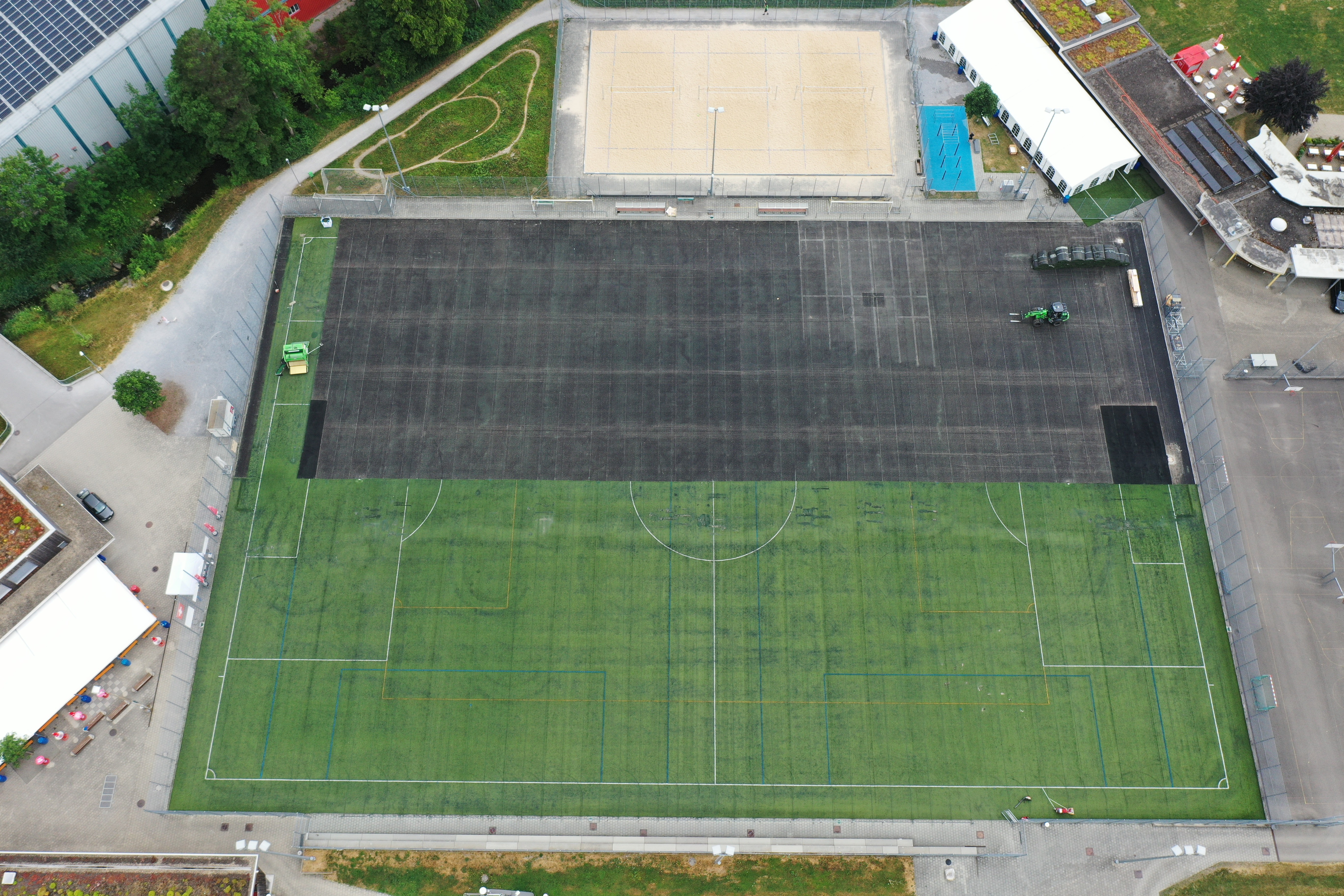 PFAS im Kunstrasen: Risiken, Beschaffung und klare Ausschreibungstexte