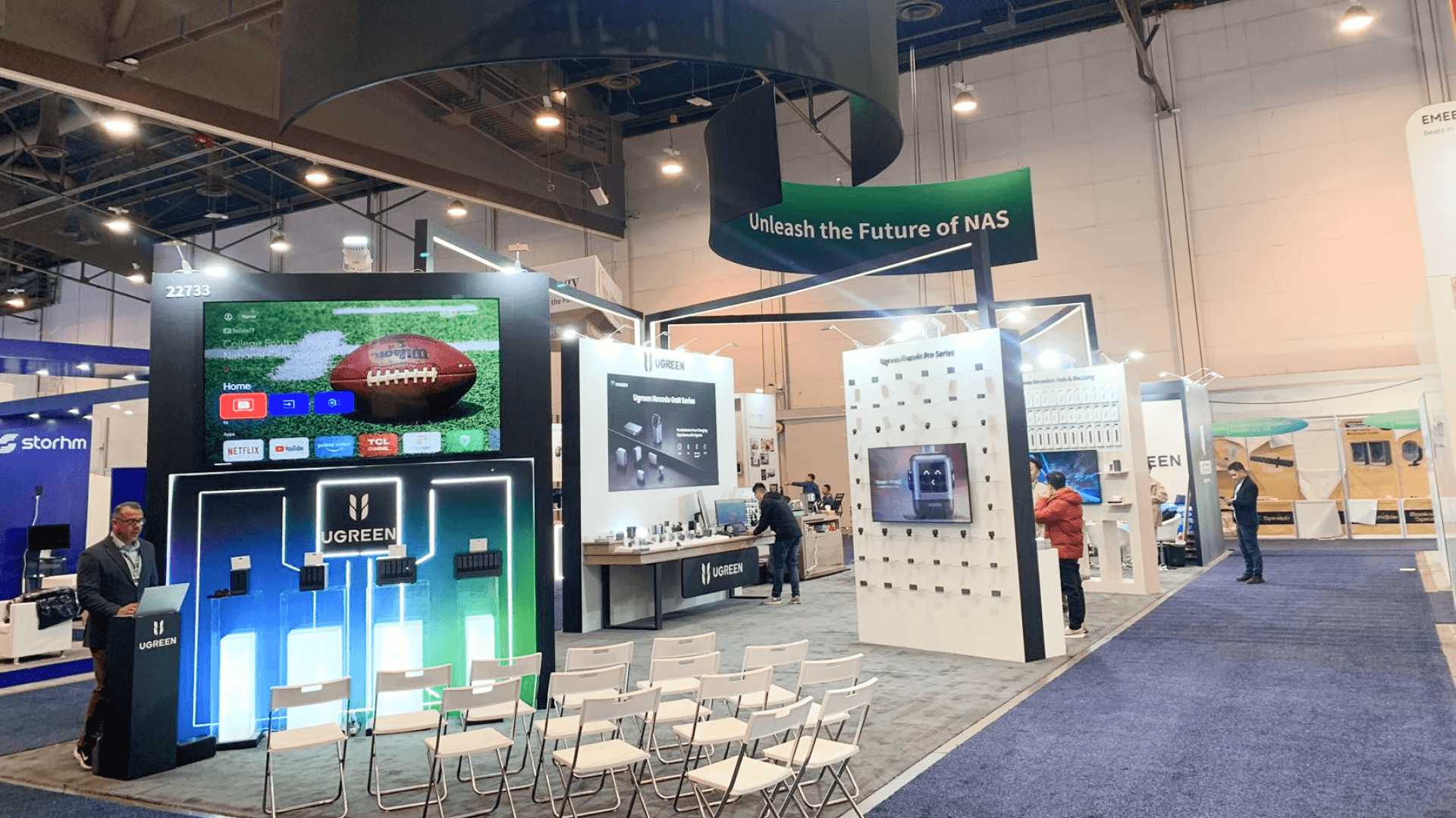 Ugreen CES 2024 large island booth at LVCC Las Vegas – product storytelling wall and traffic flow control for consumer electronics demos