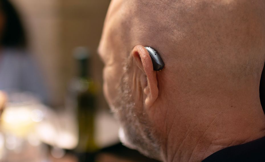 AudioNova usa IA no desenvolvimento e campanha do aparelho auditivo Sphere Infinio