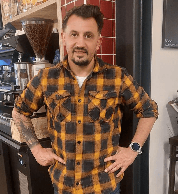 Julien, gérant du Garage des Pyrénées